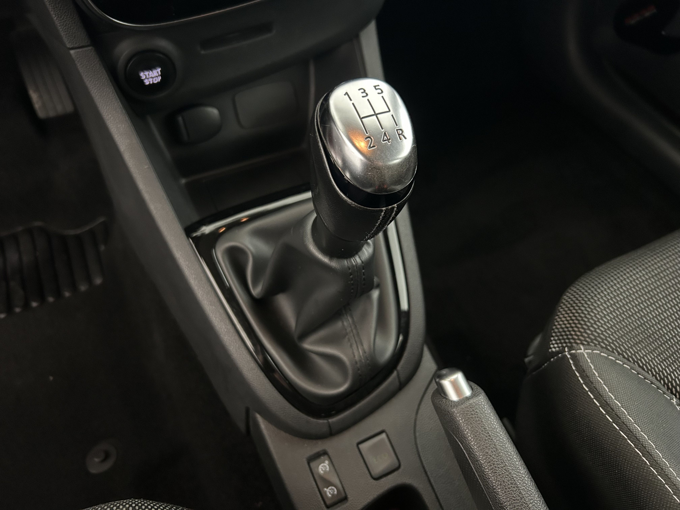 Vente en ligne Renault Clio 4 Clio TCe 90 au prix de 8 990 €