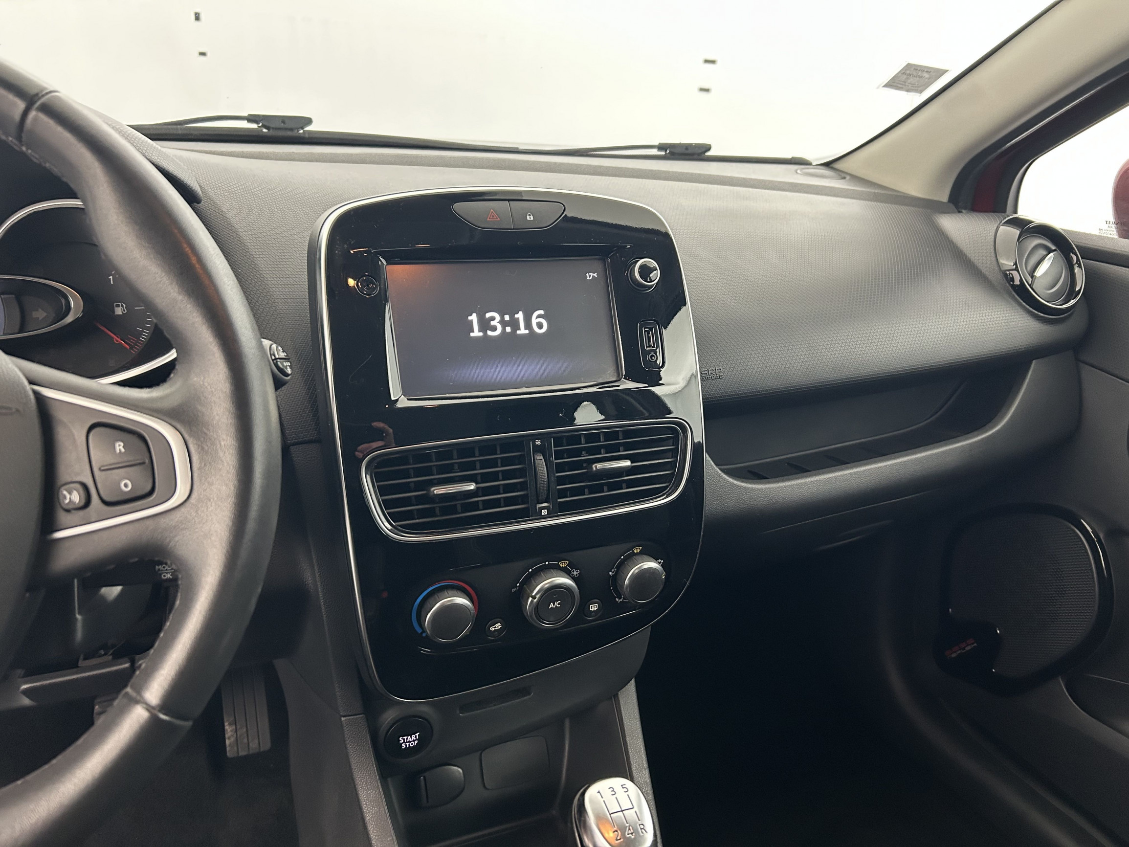 Vente en ligne Renault Clio 4 Clio TCe 90 au prix de 8 990 €