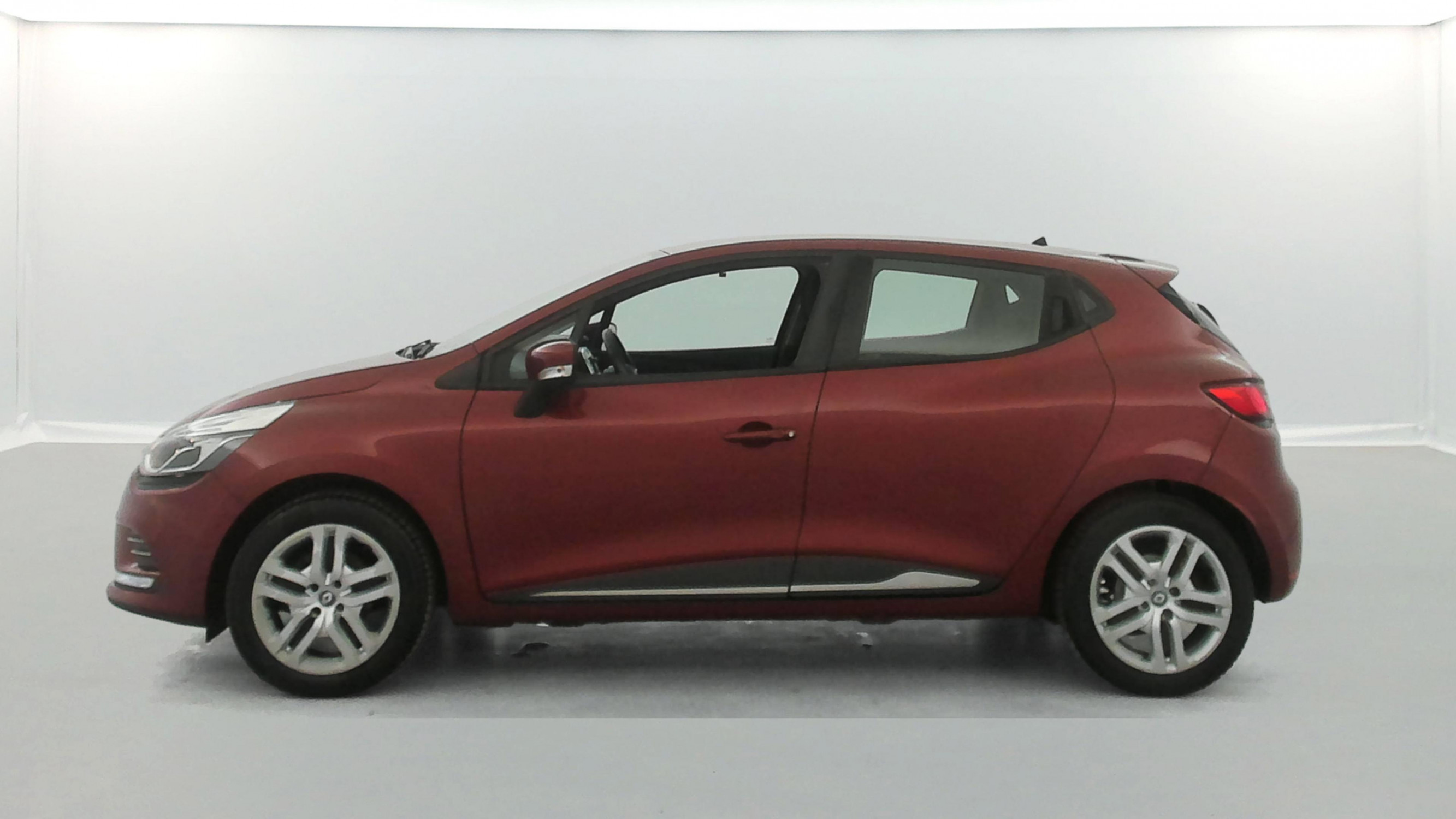 Vente en ligne Renault Clio 4 Clio TCe 90 au prix de 8 990 €