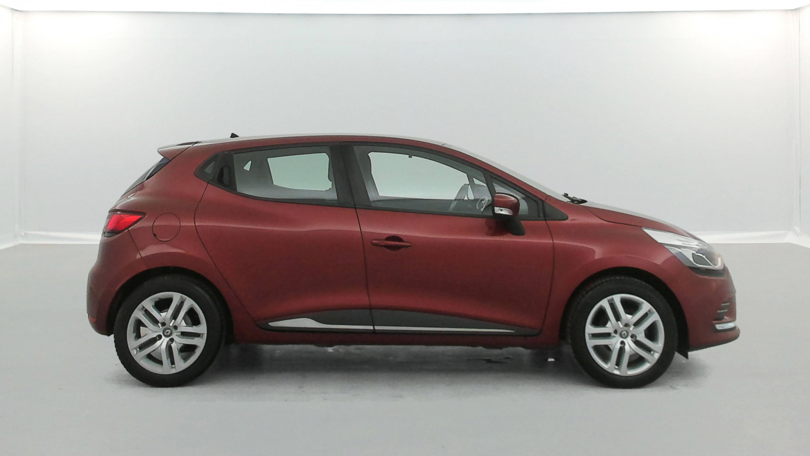 Vente en ligne Renault Clio 4 Clio TCe 90 au prix de 8 990 €