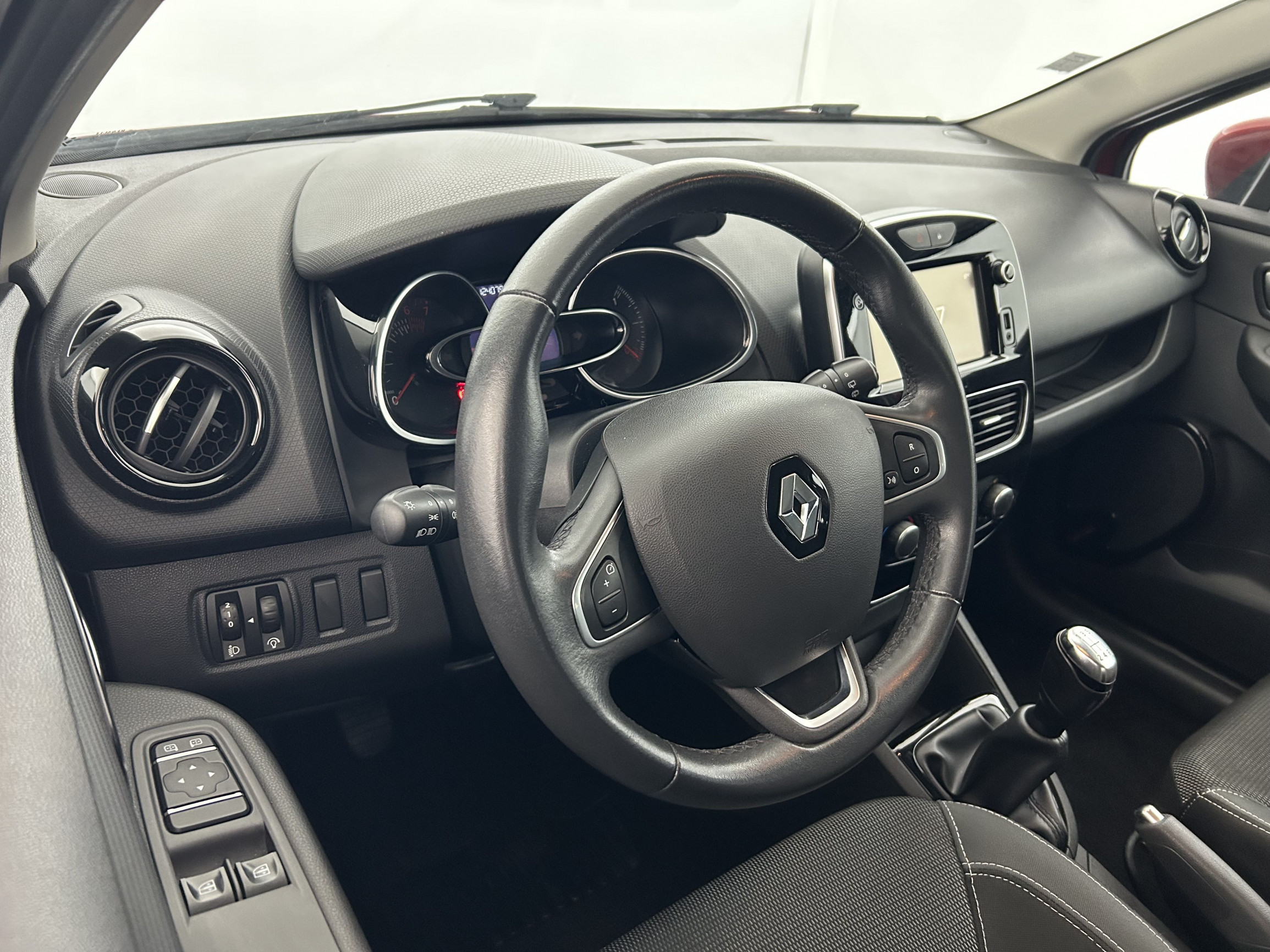 Vente en ligne Renault Clio 4 Clio TCe 90 au prix de 8 990 €