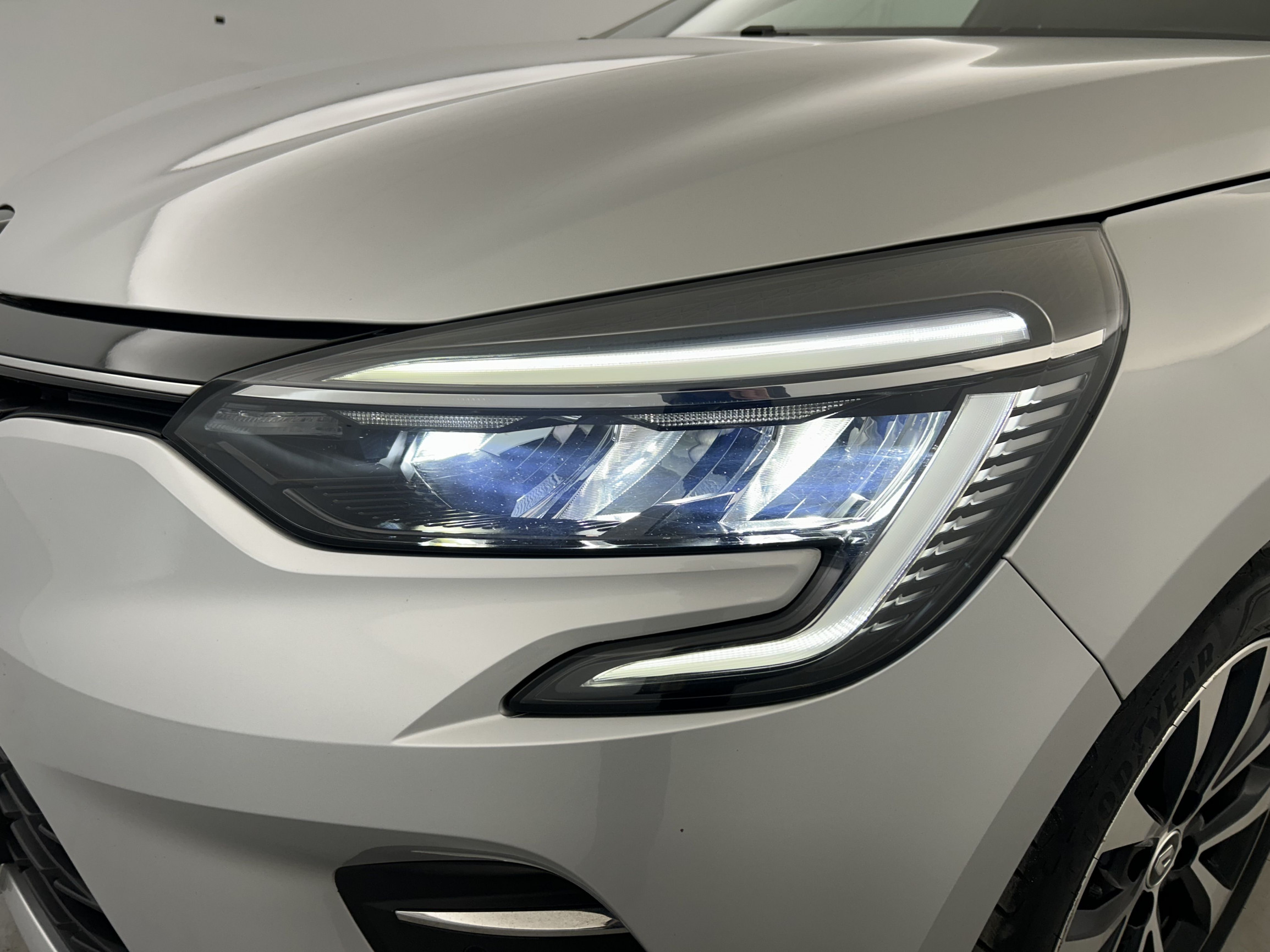 Vente en ligne Renault Clio 5 Clio E-Tech 140 - 21N au prix de 16 790 €