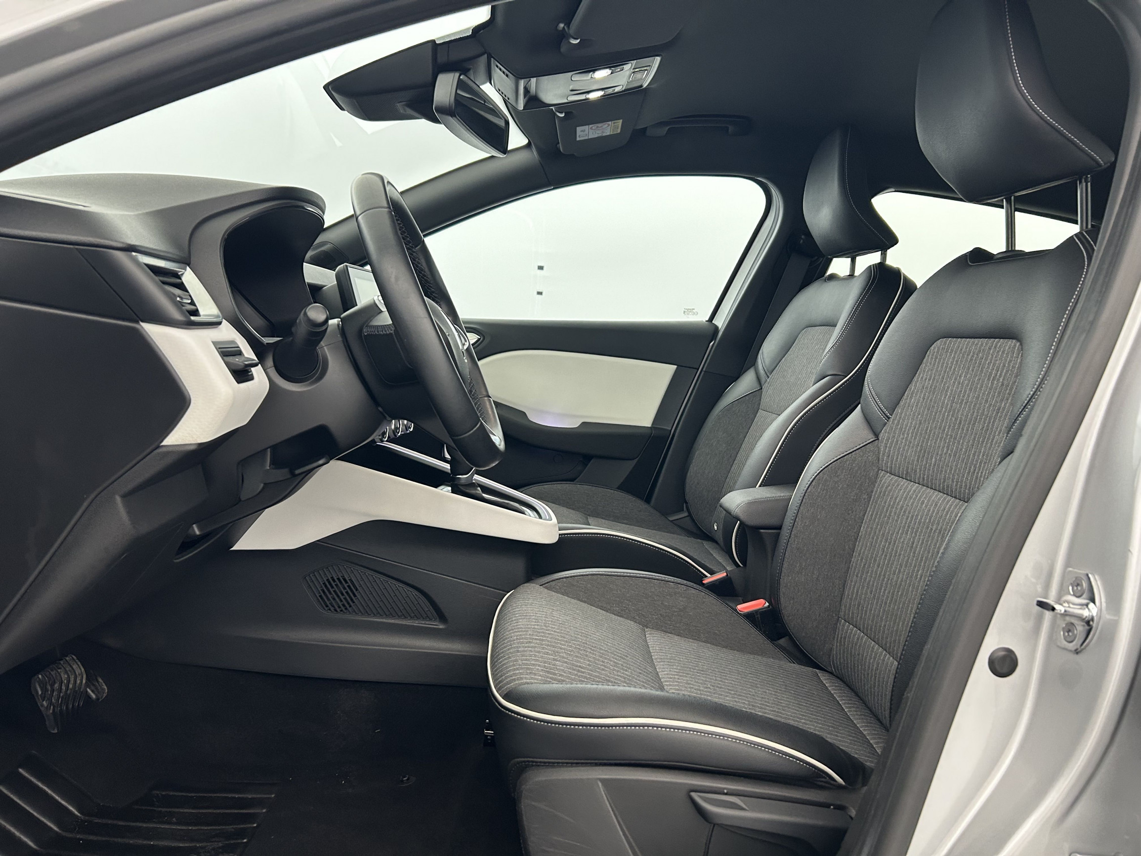 Vente en ligne Renault Clio 5 Clio E-Tech 140 - 21N au prix de 16 790 €