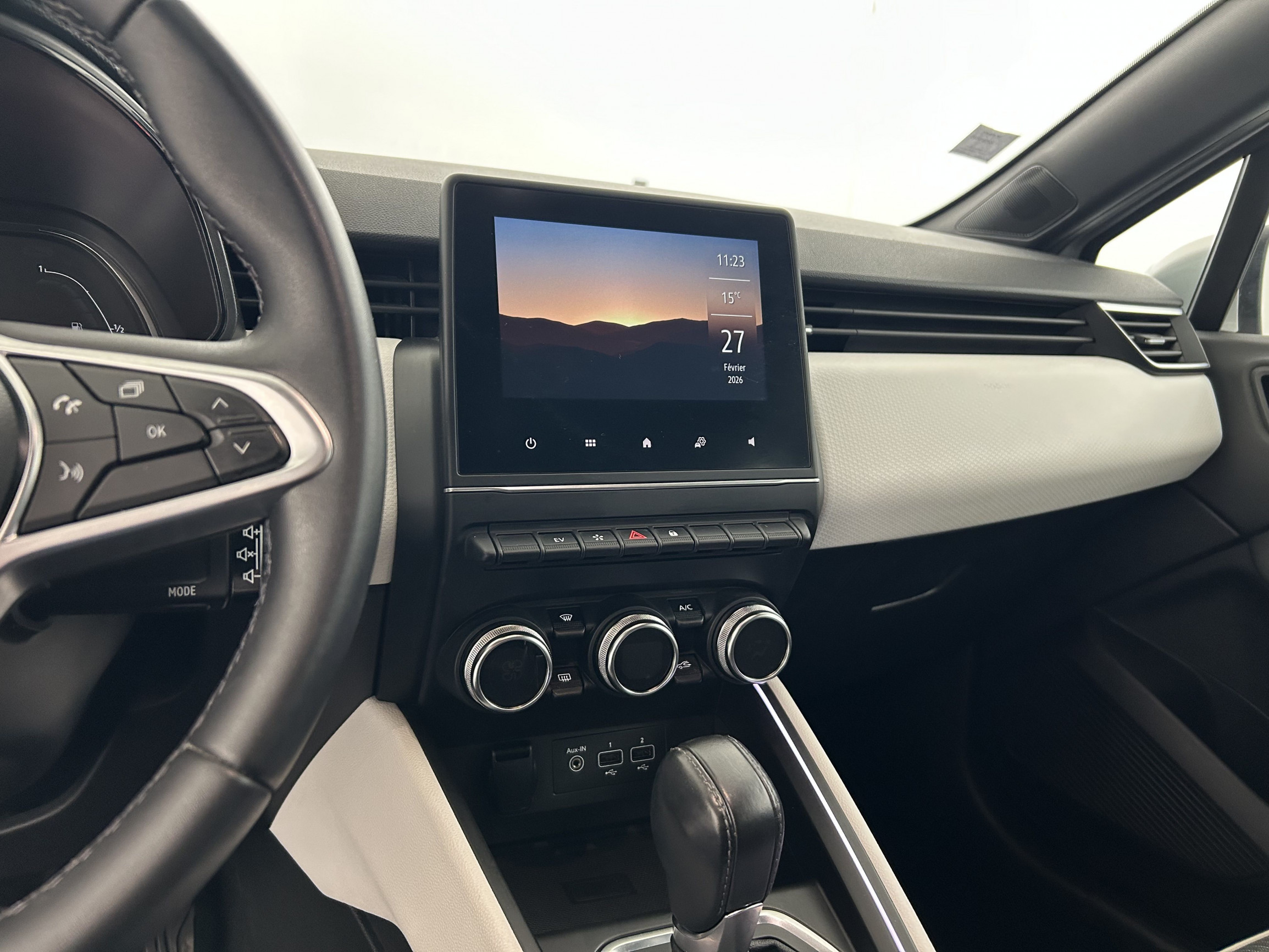 Vente en ligne Renault Clio 5 Clio E-Tech 140 - 21N au prix de 16 790 €