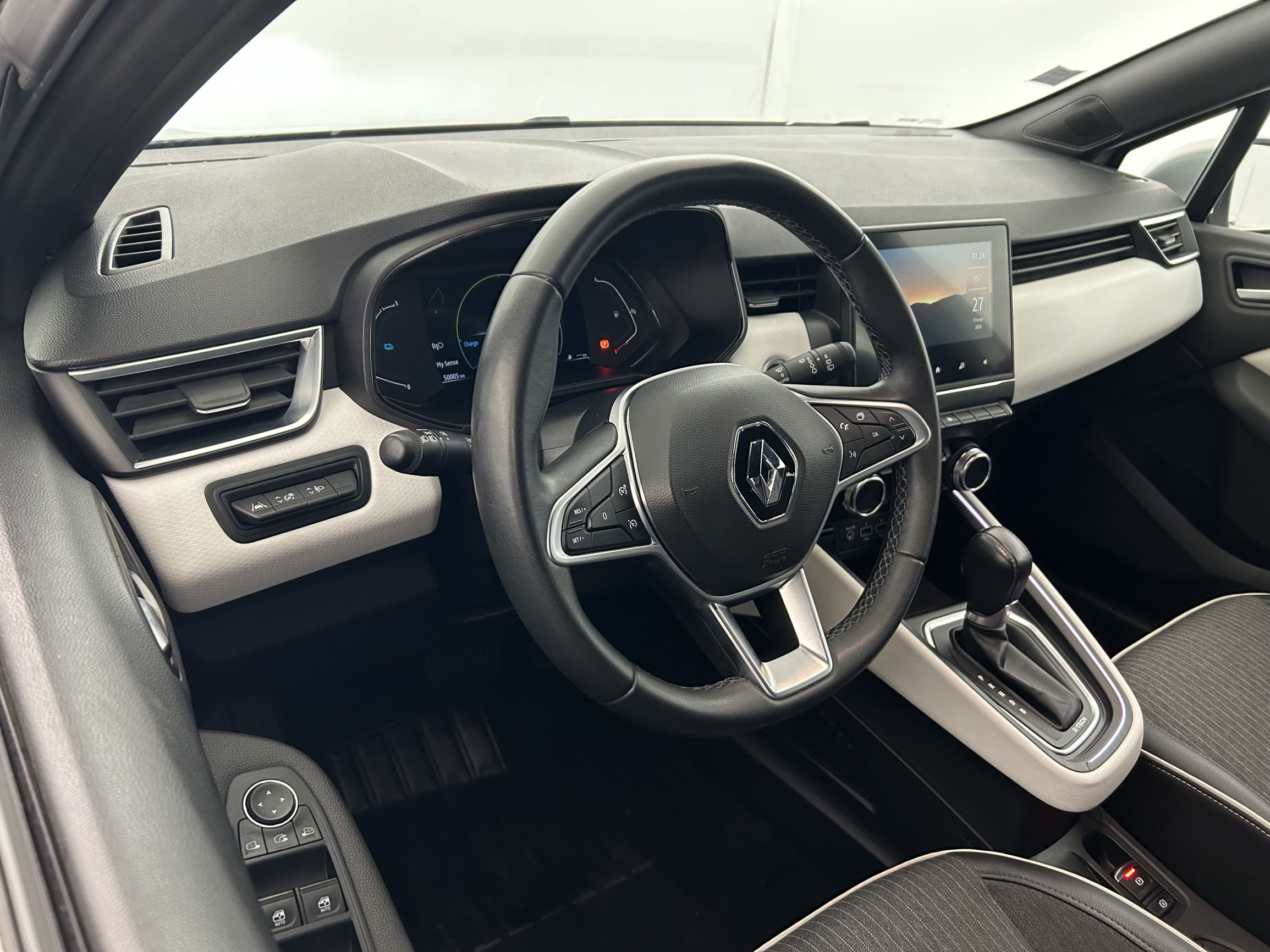 Vente en ligne Renault Clio 5 Clio E-Tech 140 - 21N au prix de 16 790 €