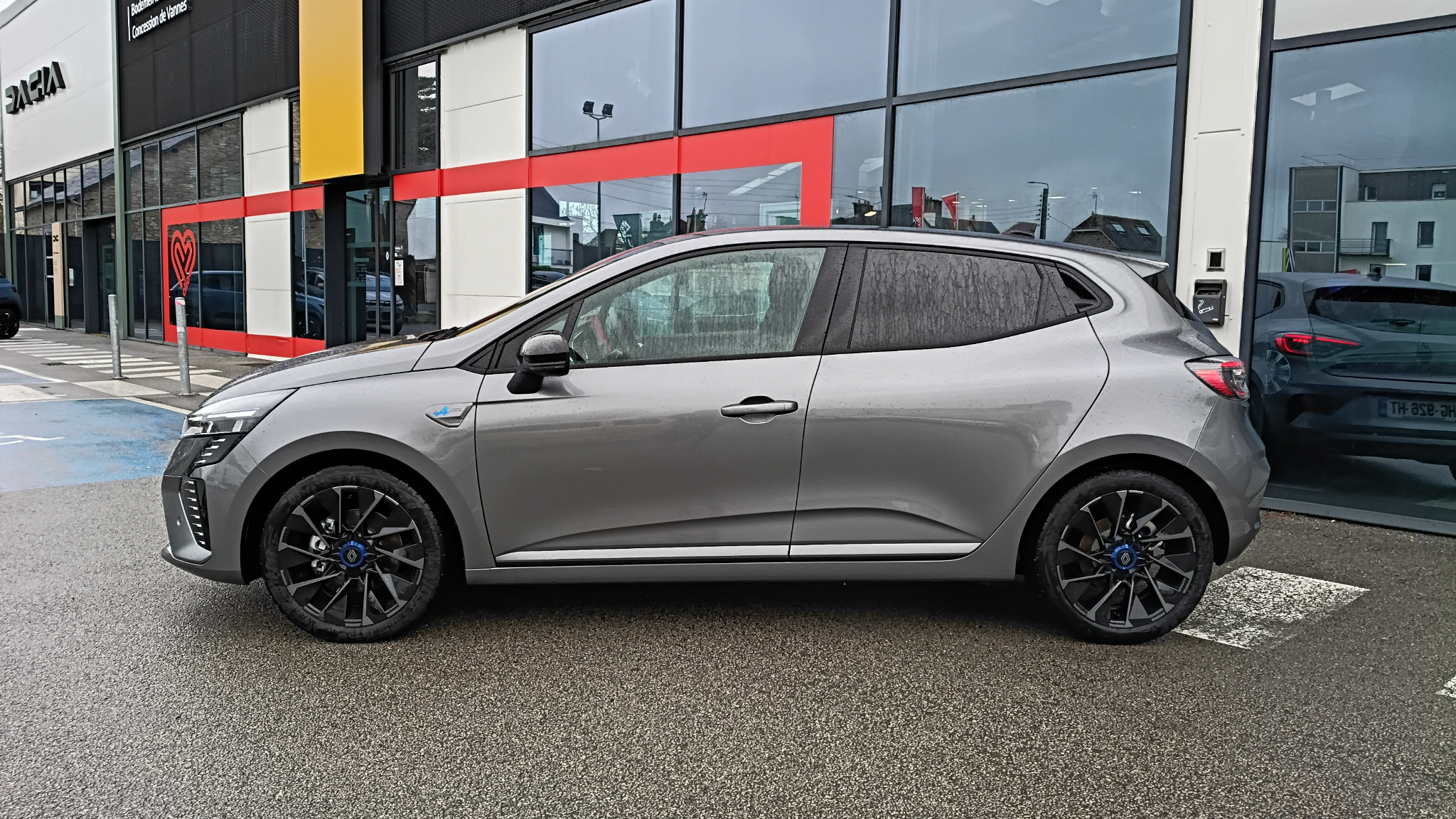 Vente en ligne Renault Clio 5 Clio E-Tech full hybrid 145 ch GSR2 au prix de 29 250 €