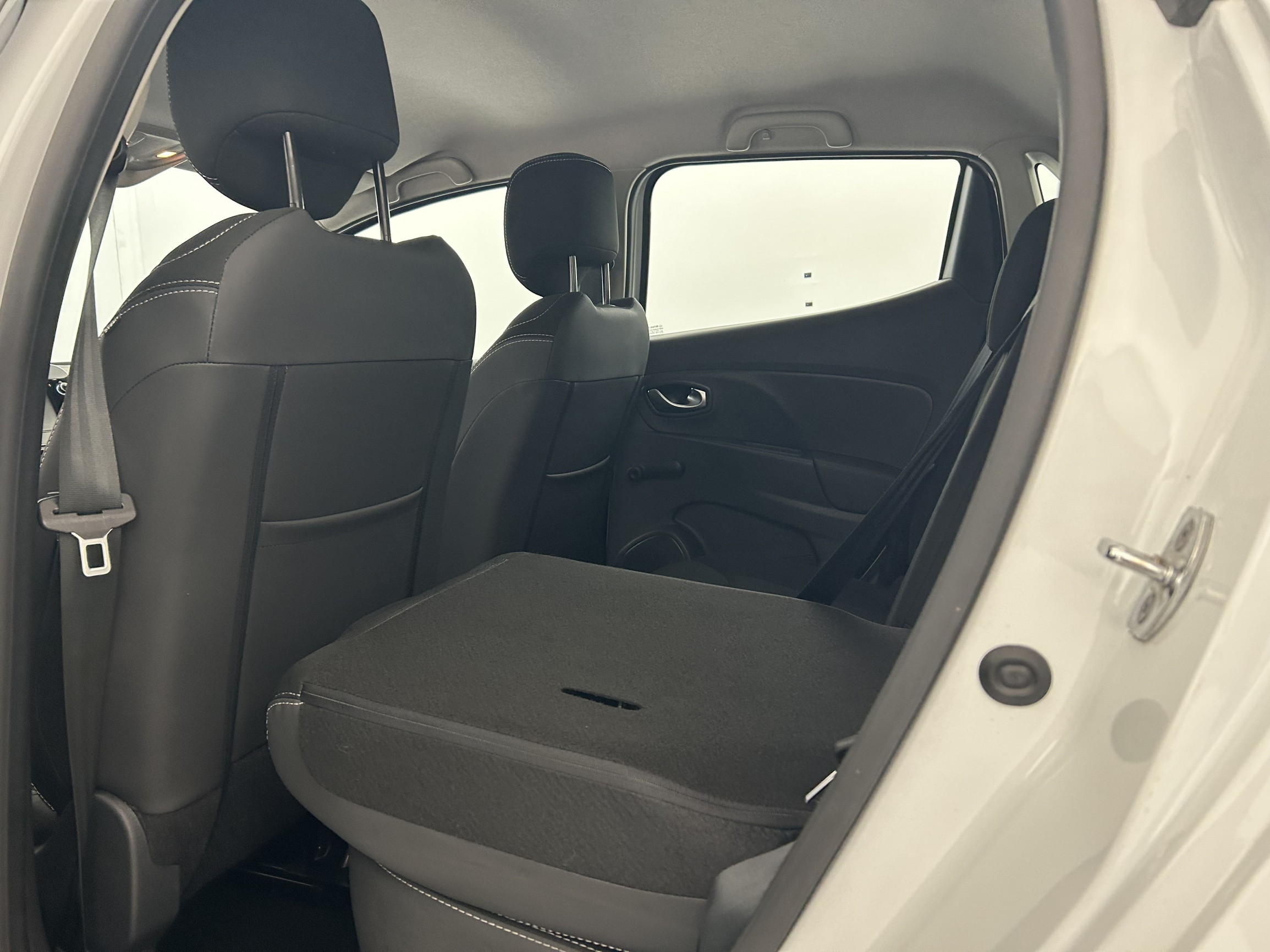 Vente en ligne Renault Clio 4 Clio dCi 75 Energy au prix de 10 970 €