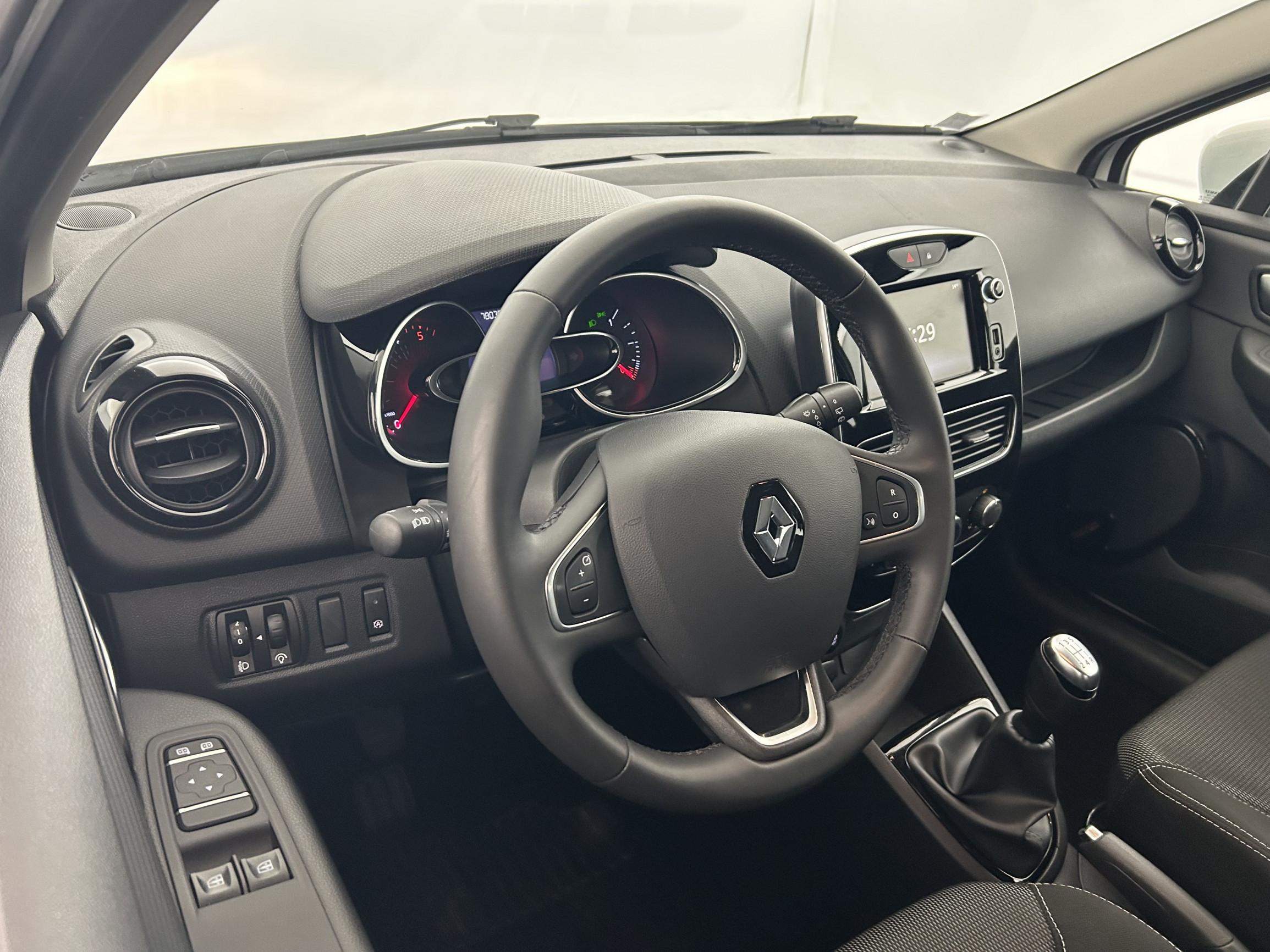 Vente en ligne Renault Clio 4 Clio dCi 75 Energy au prix de 10 970 €