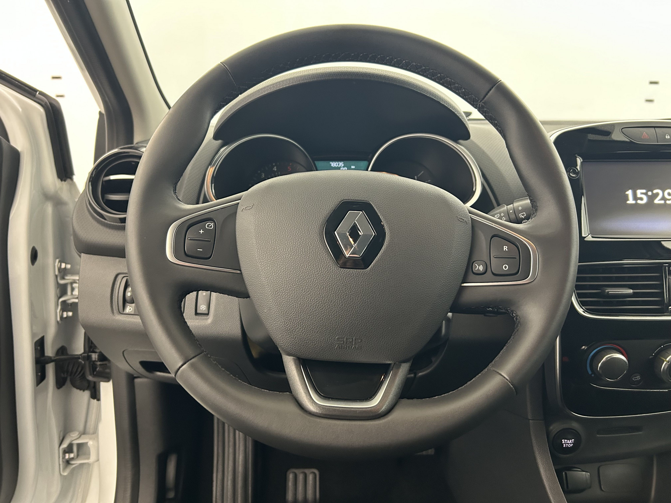 Vente en ligne Renault Clio 4 Clio dCi 75 Energy au prix de 10 970 €