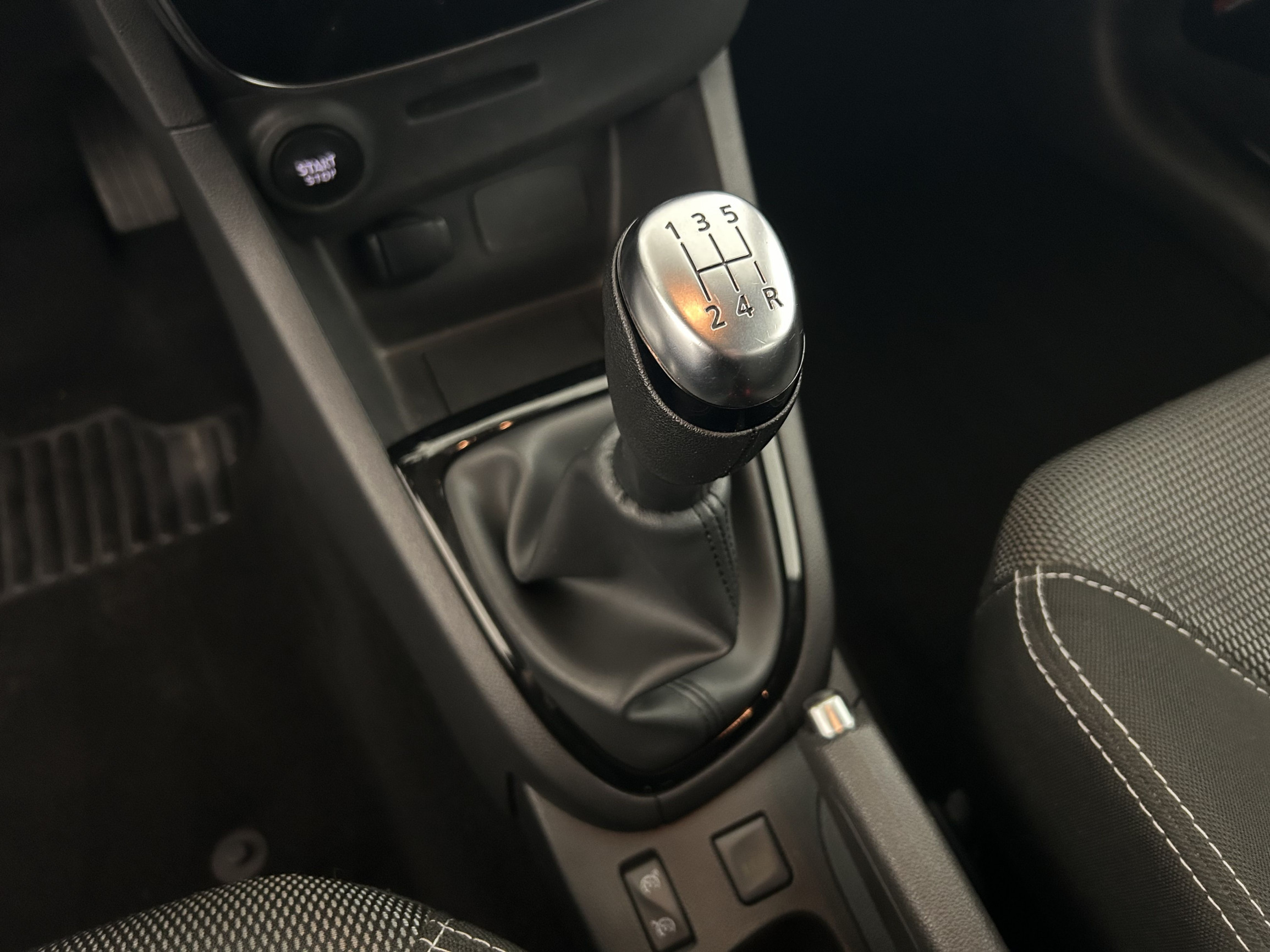 Vente en ligne Renault Clio 4 Clio dCi 75 Energy au prix de 10 970 €