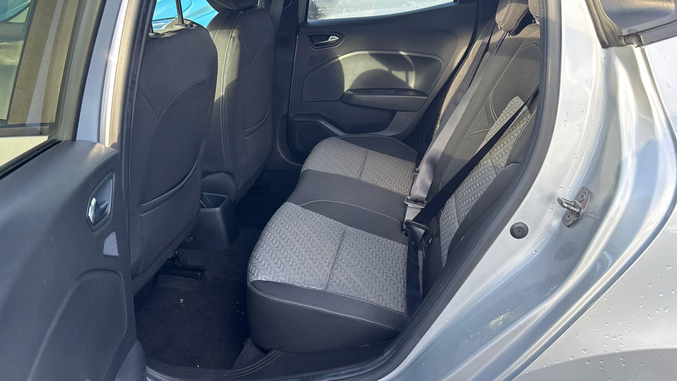 Vente en ligne Renault Clio 5 Clio E-Tech full hybrid 145 au prix de 15 970 €