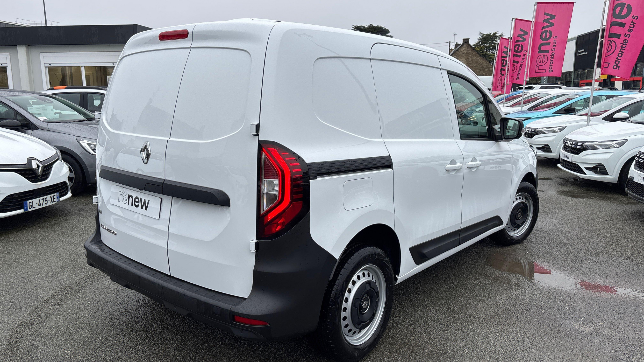 Vente en ligne Renault Kangoo Van  TCE 130 EDC au prix de 21 470 €