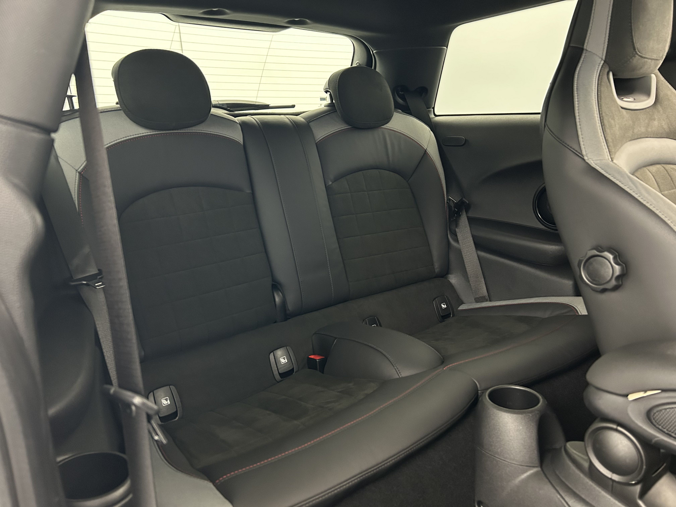 Vente en ligne Mini Mini Hatch 3 portes Hatch 3 Portes Cooper 136 ch DKG7 au prix de 23 970 €