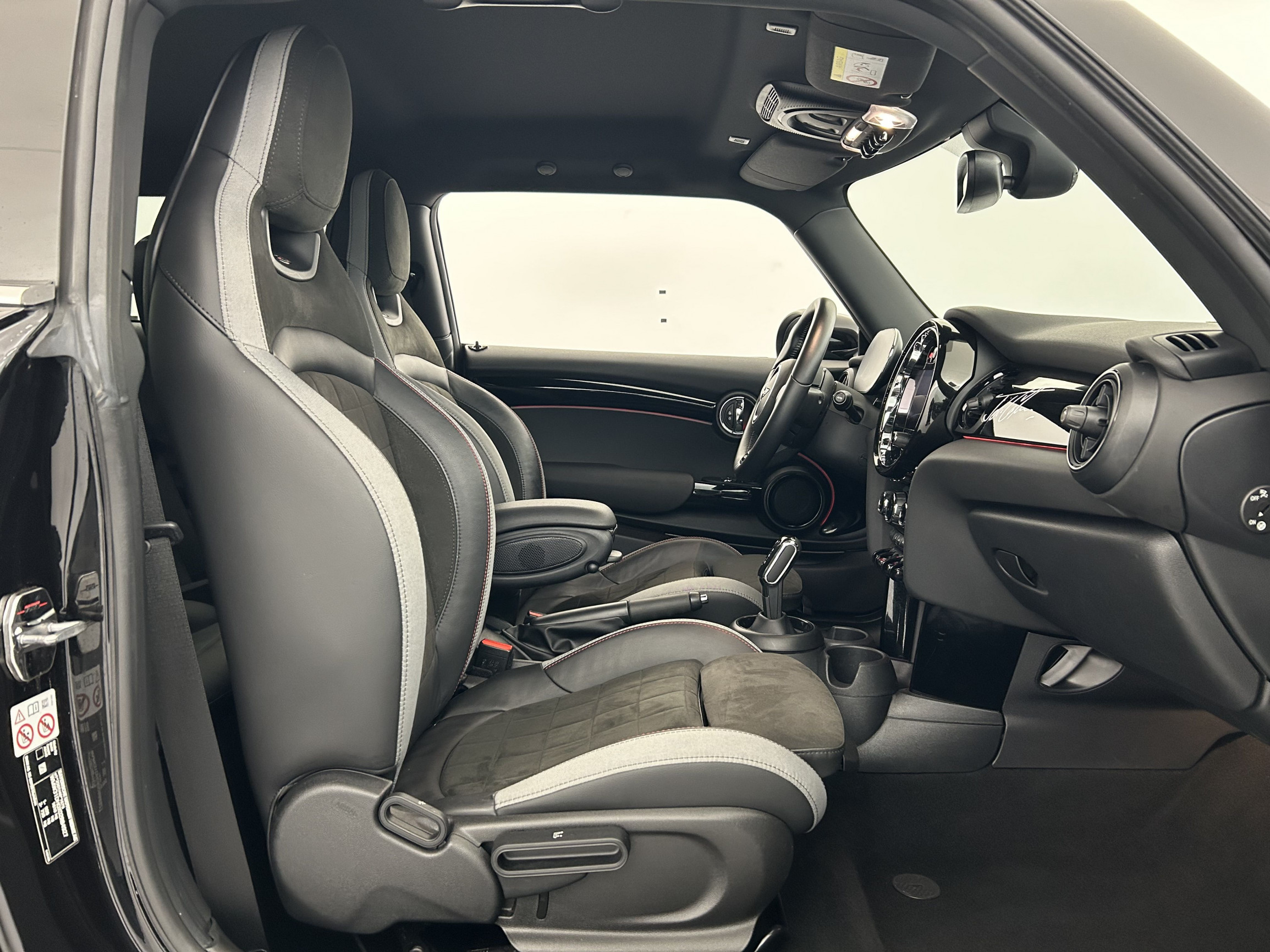 Vente en ligne Mini Mini Hatch 3 portes Hatch 3 Portes Cooper 136 ch DKG7 au prix de 23 970 €