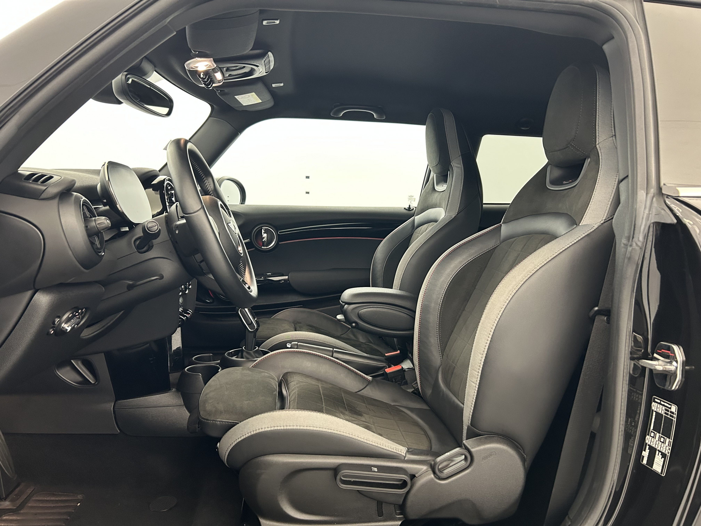 Vente en ligne Mini Mini Hatch 3 portes Hatch 3 Portes Cooper 136 ch DKG7 au prix de 23 970 €