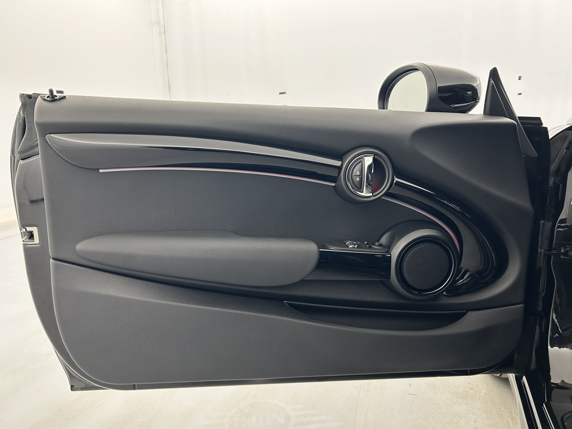 Vente en ligne Mini Mini Hatch 3 portes Hatch 3 Portes Cooper 136 ch DKG7 au prix de 23 970 €