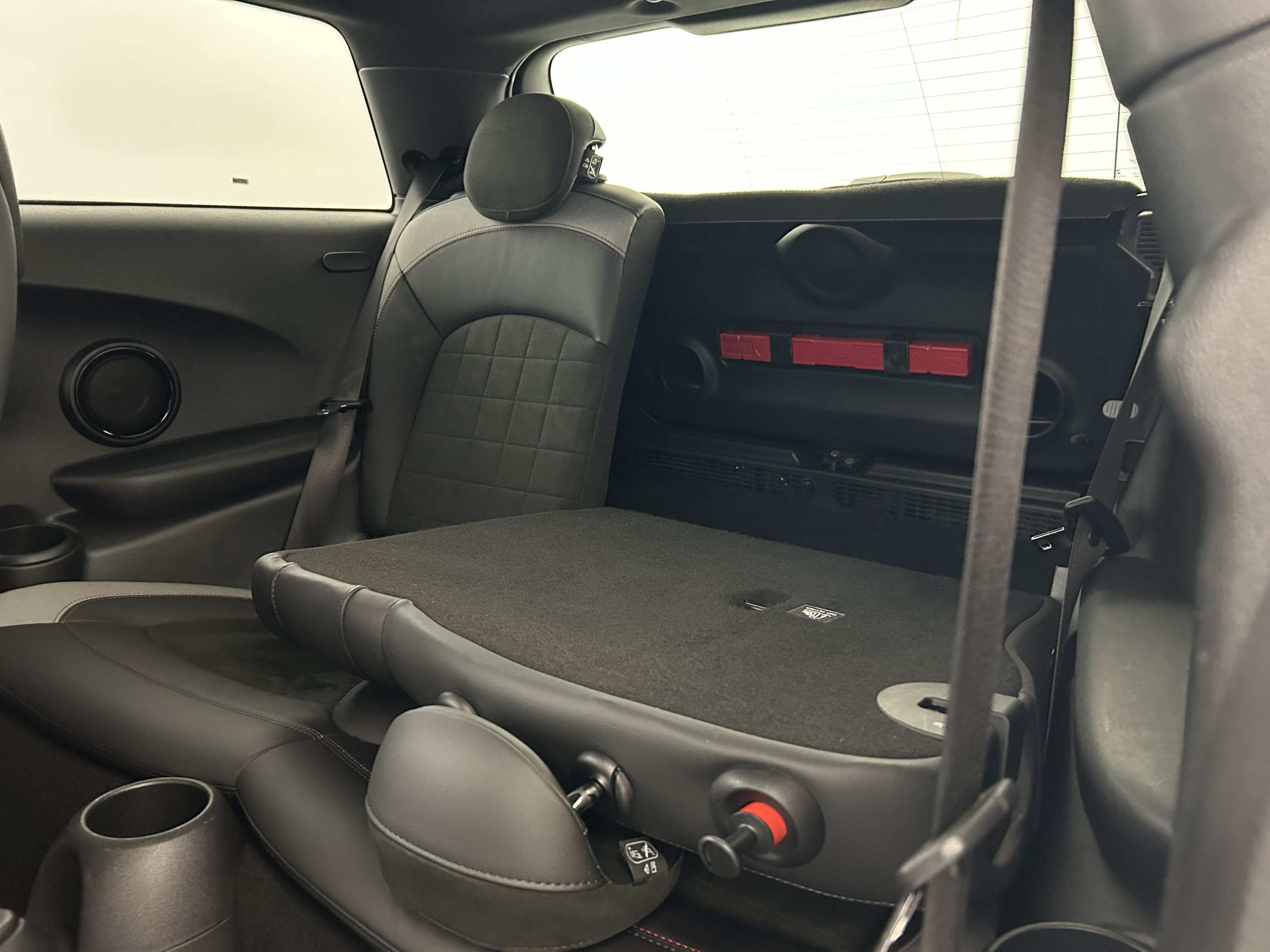 Vente en ligne Mini Mini Hatch 3 portes Hatch 3 Portes Cooper 136 ch DKG7 au prix de 23 970 €