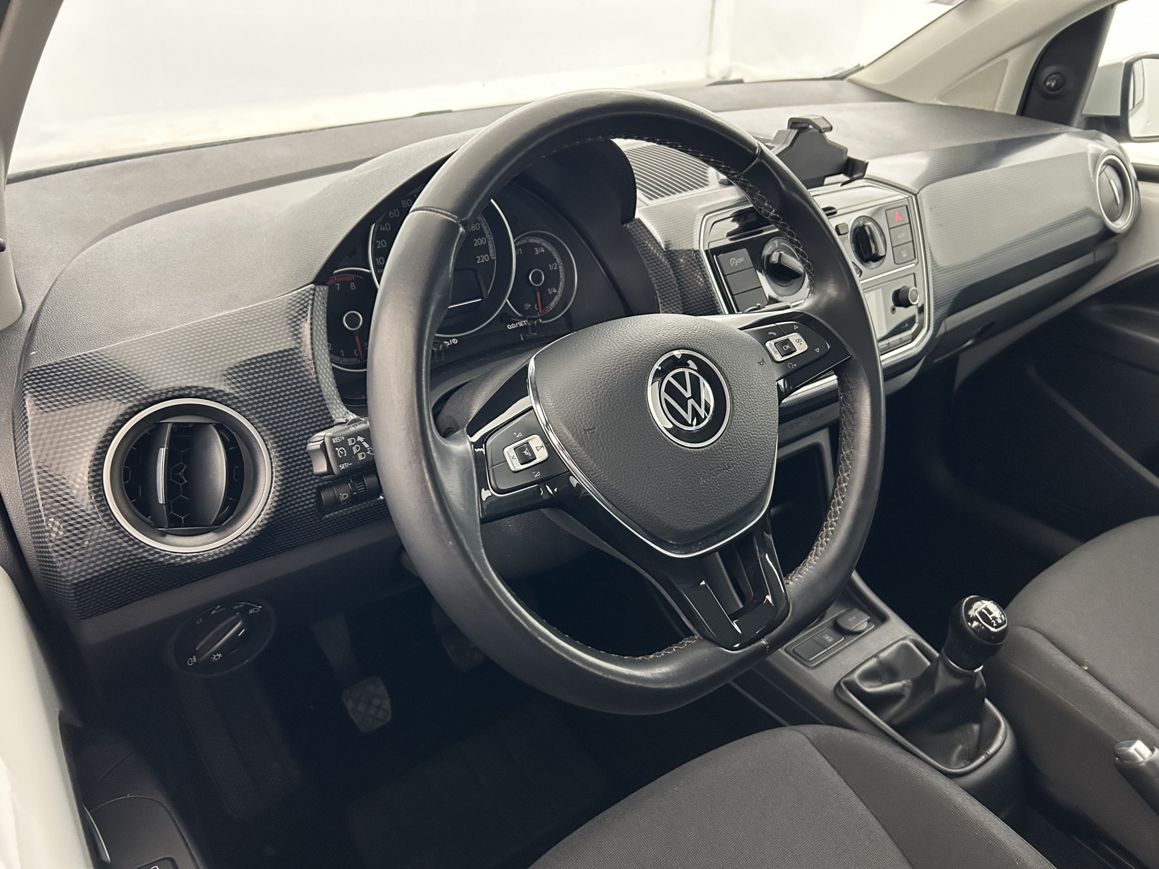 Vente en ligne Volkswagen UP! 2.0 Up 1.0 65 BlueMotion Technology BVM5 au prix de 9 990 €