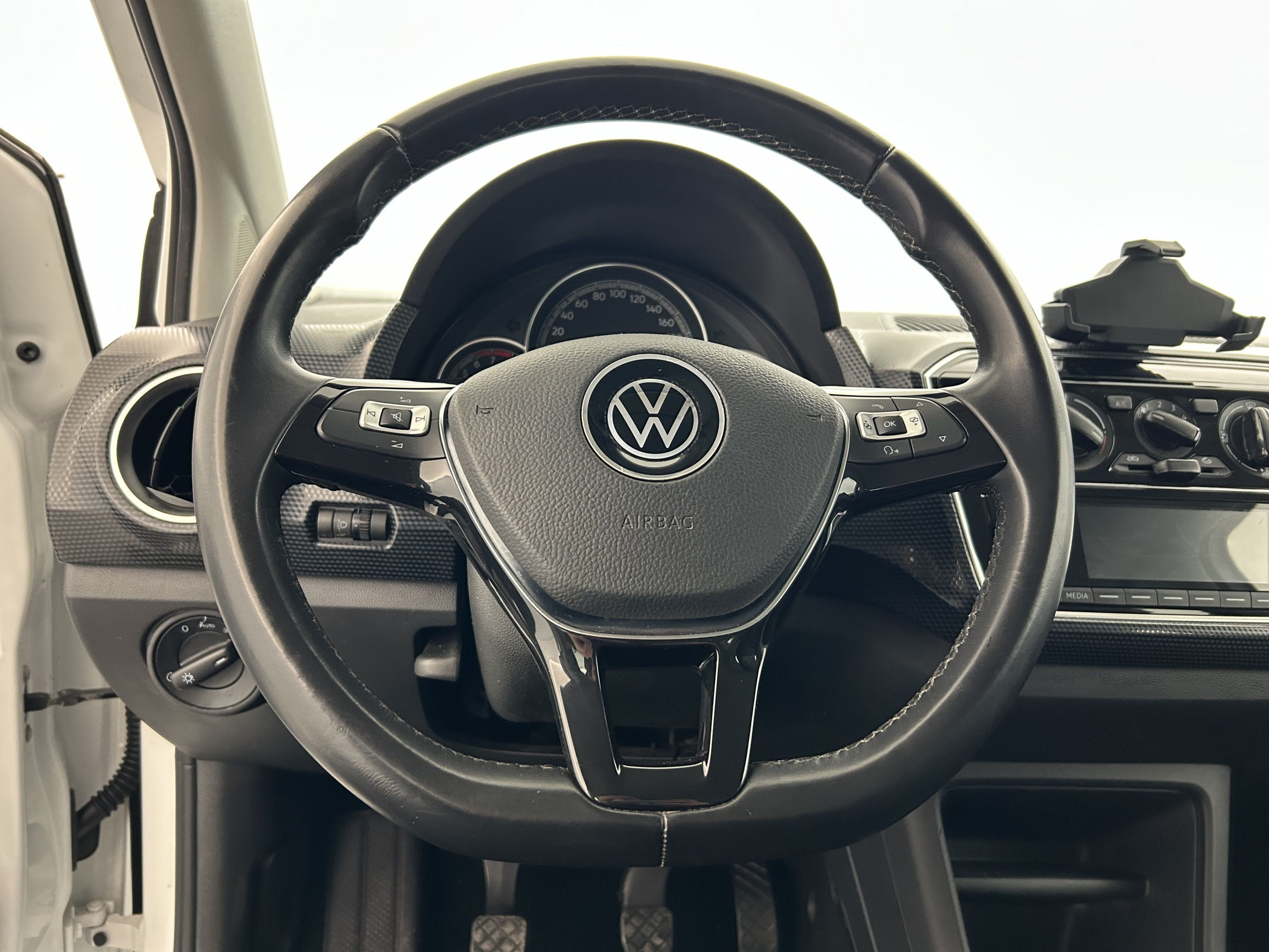 Vente en ligne Volkswagen UP! 2.0 Up 1.0 65 BlueMotion Technology BVM5 au prix de 9 990 €