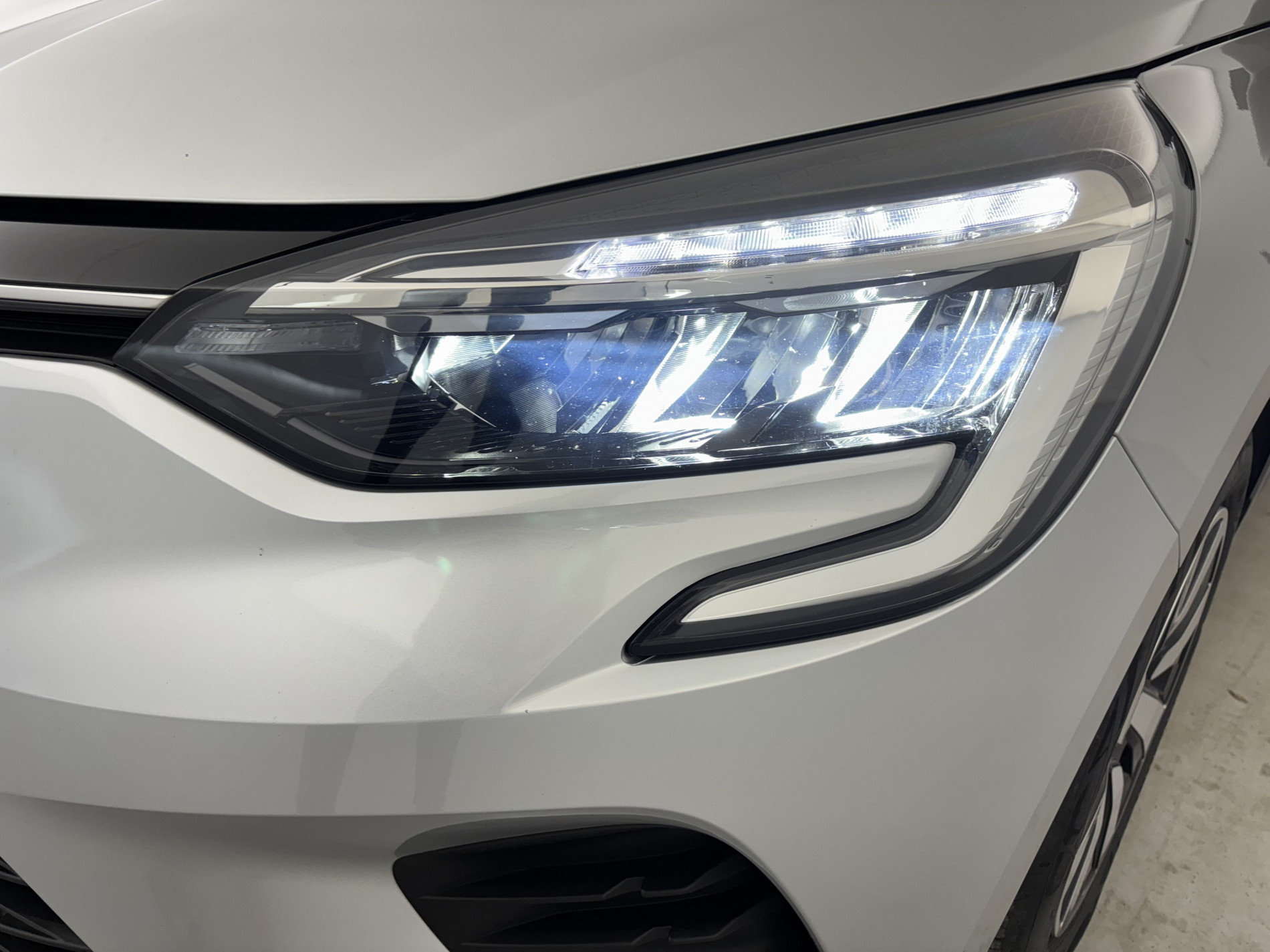 Vente en ligne Renault Clio 5 Clio TCe 90 au prix de 13 990 €