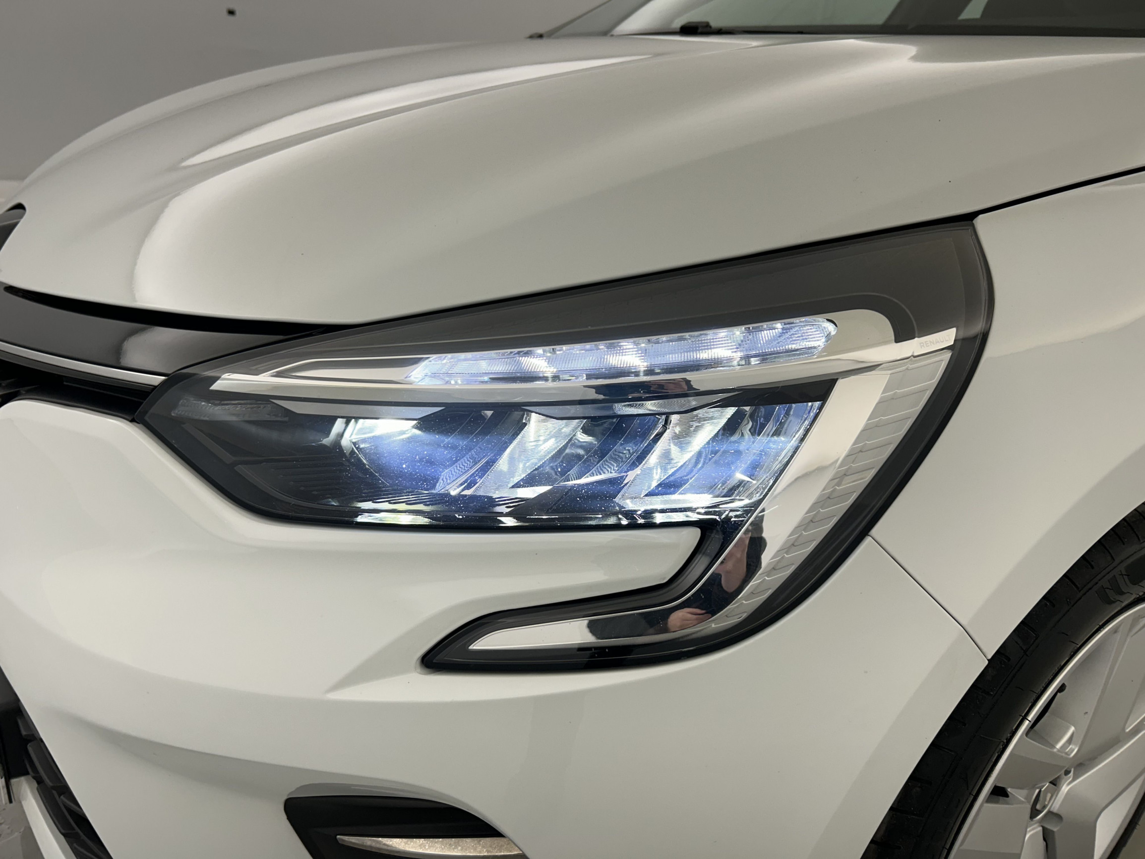 Vente en ligne Renault Clio 5 Clio E-Tech 140 - 21N au prix de 13 890 €