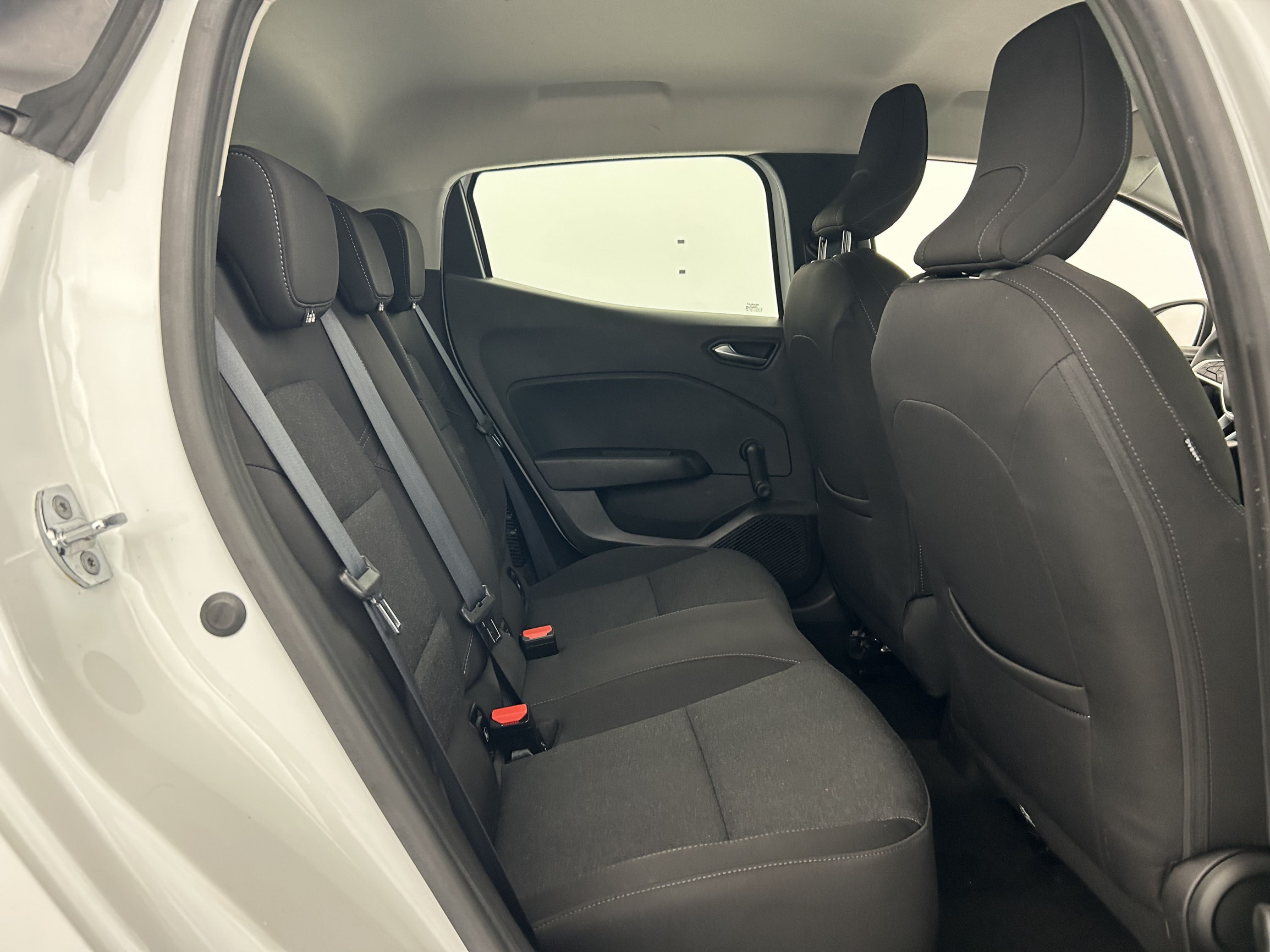 Vente en ligne Renault Clio 5 Clio E-Tech 140 - 21N au prix de 13 890 €