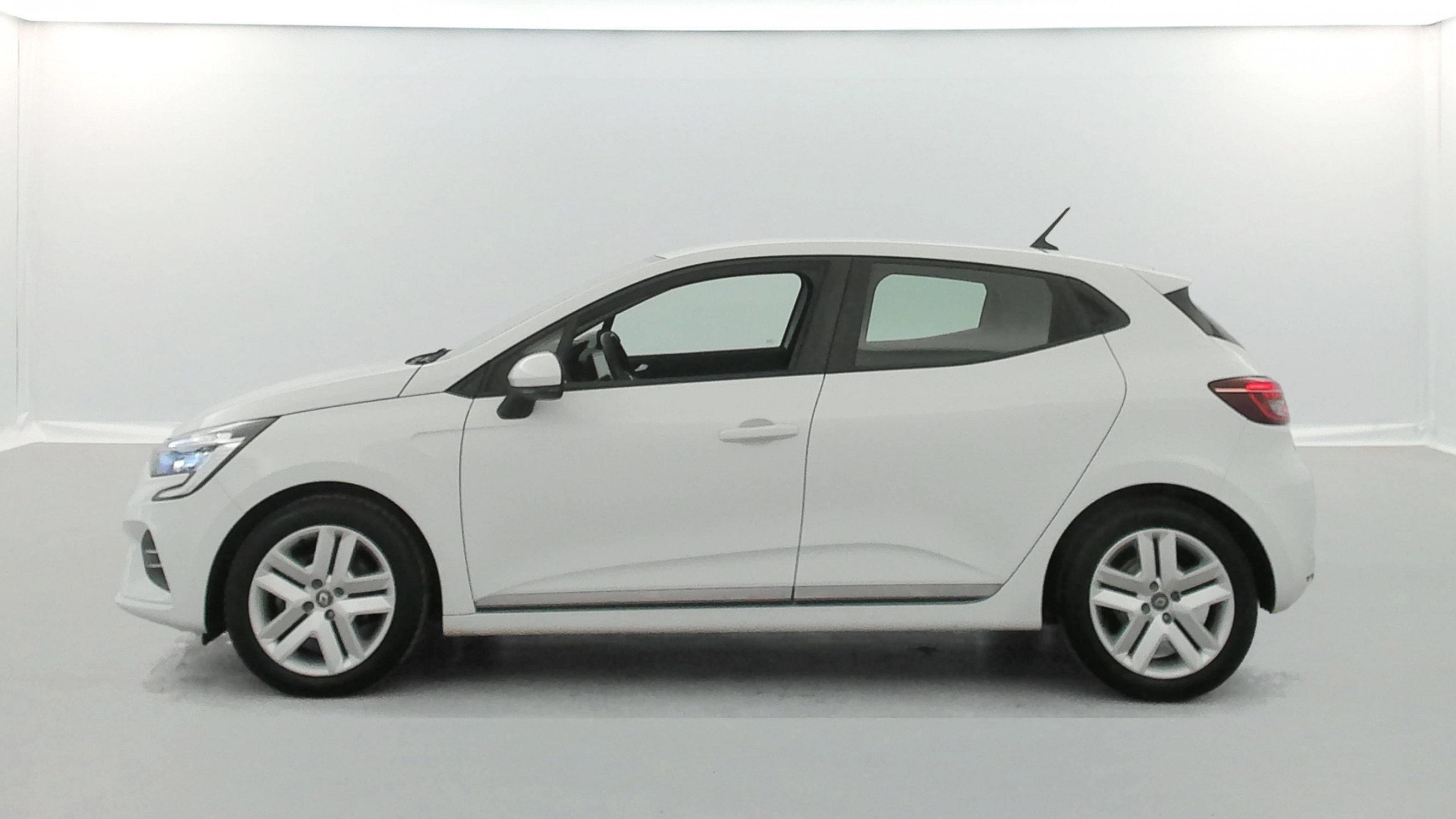 Vente en ligne Renault Clio 5 Clio E-Tech 140 - 21N au prix de 13 890 €