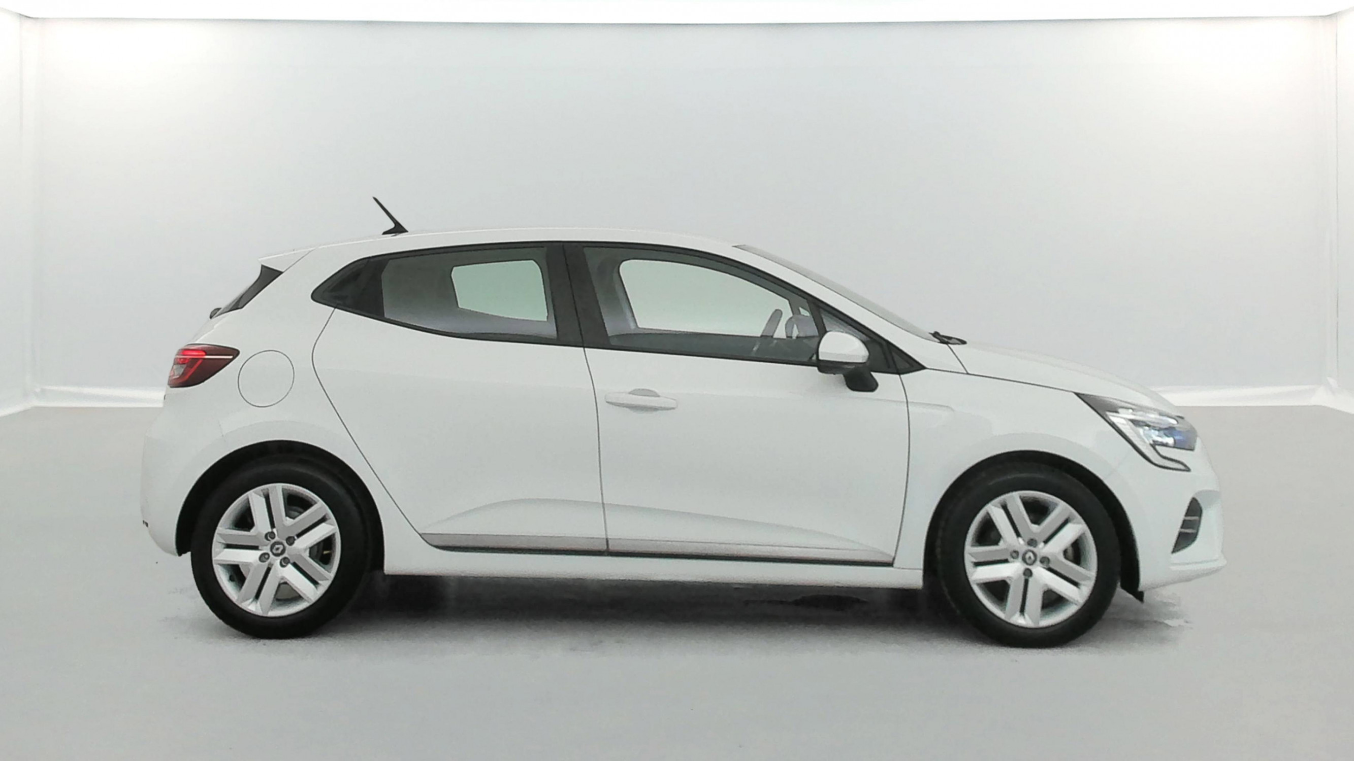 Vente en ligne Renault Clio 5 Clio E-Tech 140 - 21N au prix de 13 890 €