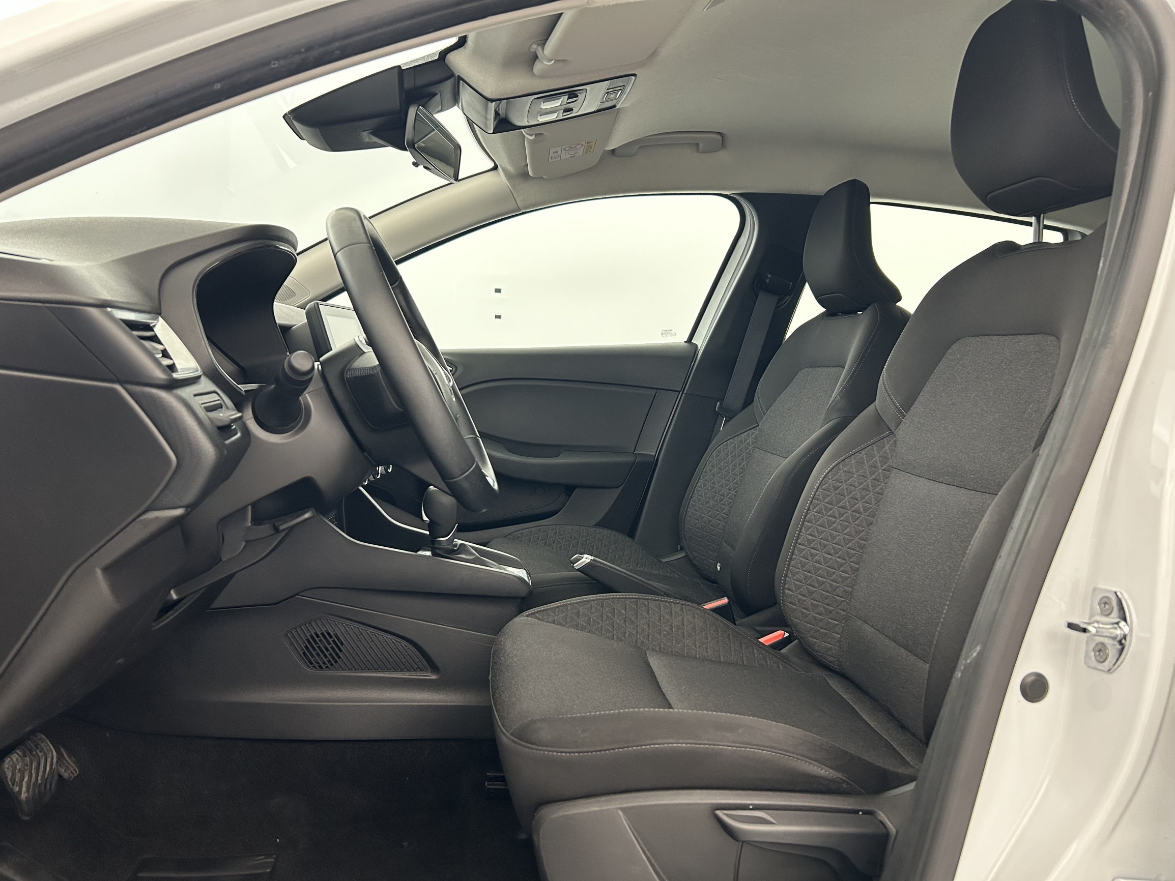 Vente en ligne Renault Clio 5 Clio E-Tech 140 - 21N au prix de 13 890 €