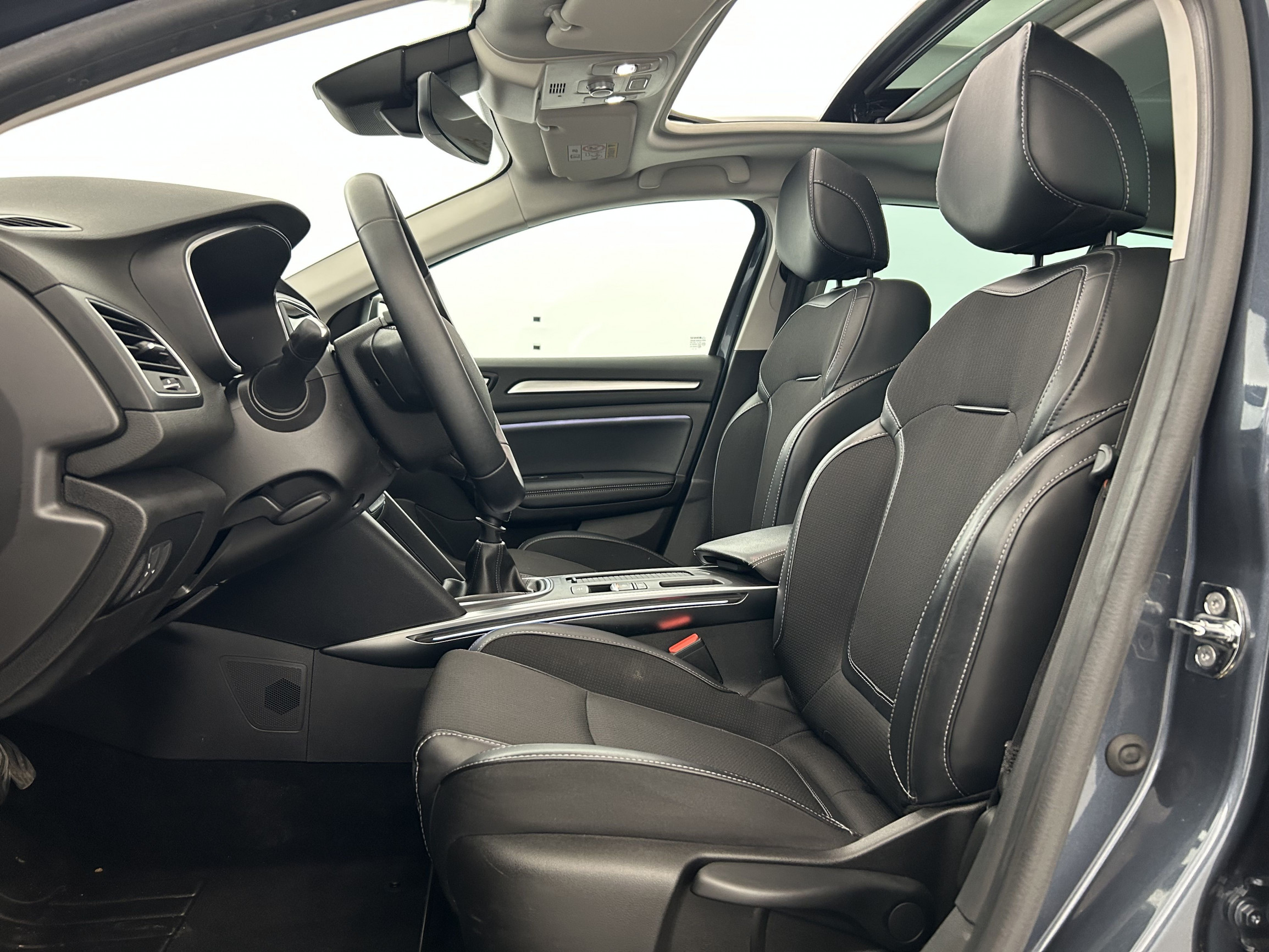 Vente en ligne Renault Megane 4 Estate  TCe 140 au prix de 16 990 €