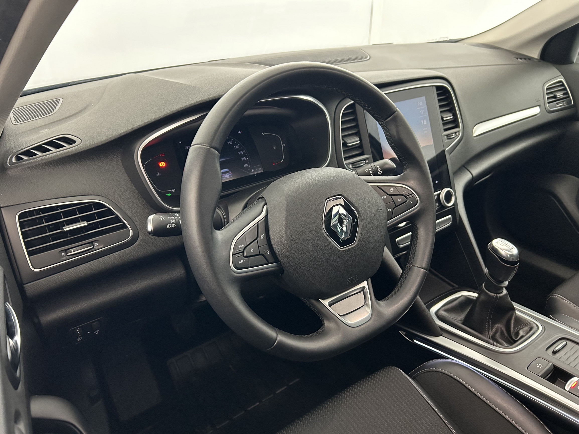 Vente en ligne Renault Megane 4 Estate  TCe 140 au prix de 16 990 €