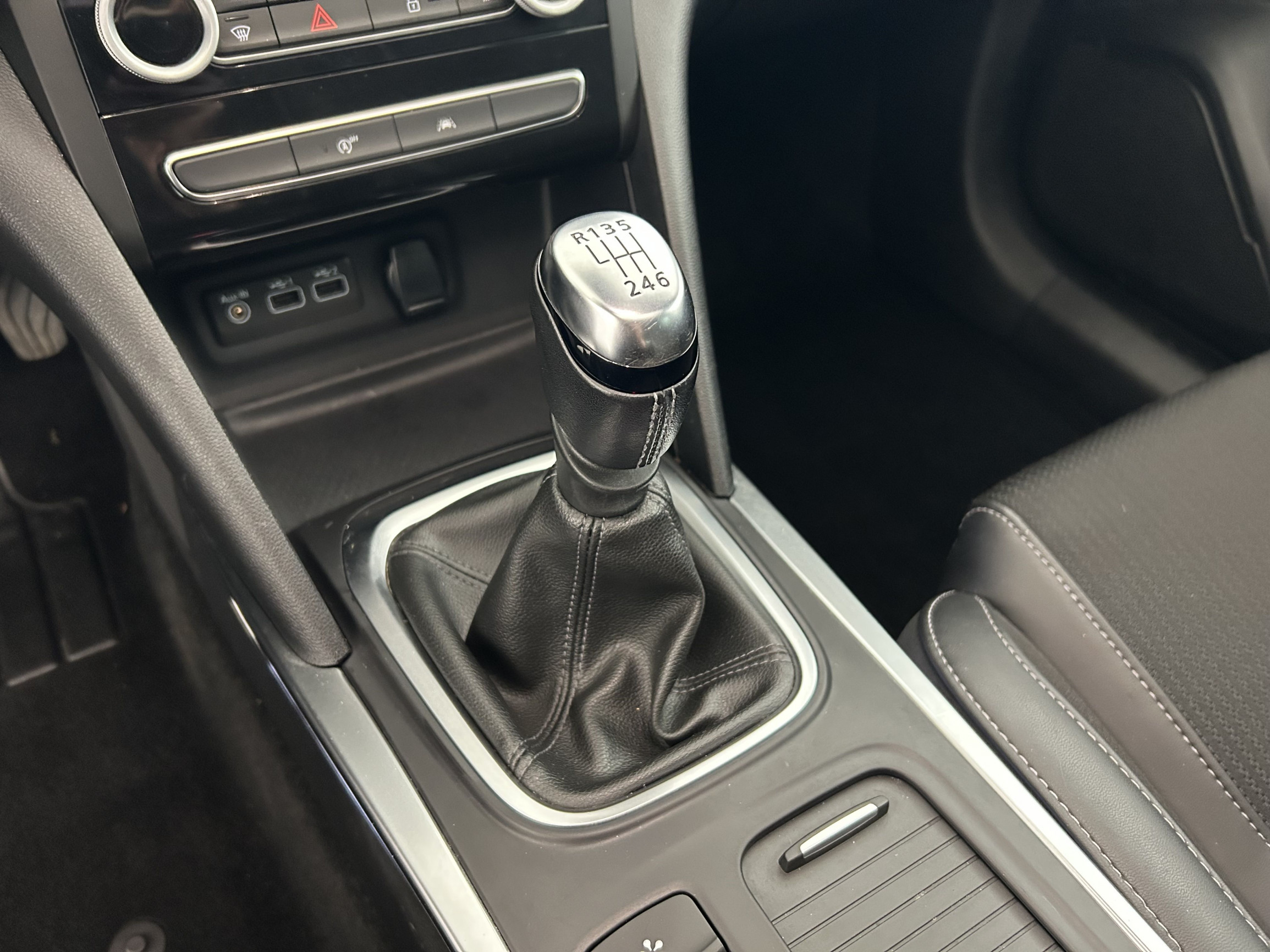 Vente en ligne Renault Megane 4 Estate  TCe 140 au prix de 16 990 €