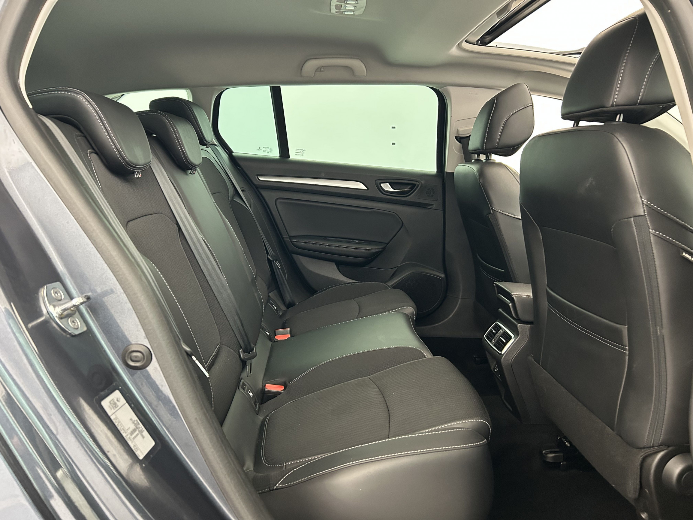 Vente en ligne Renault Megane 4 Estate  TCe 140 au prix de 16 990 €