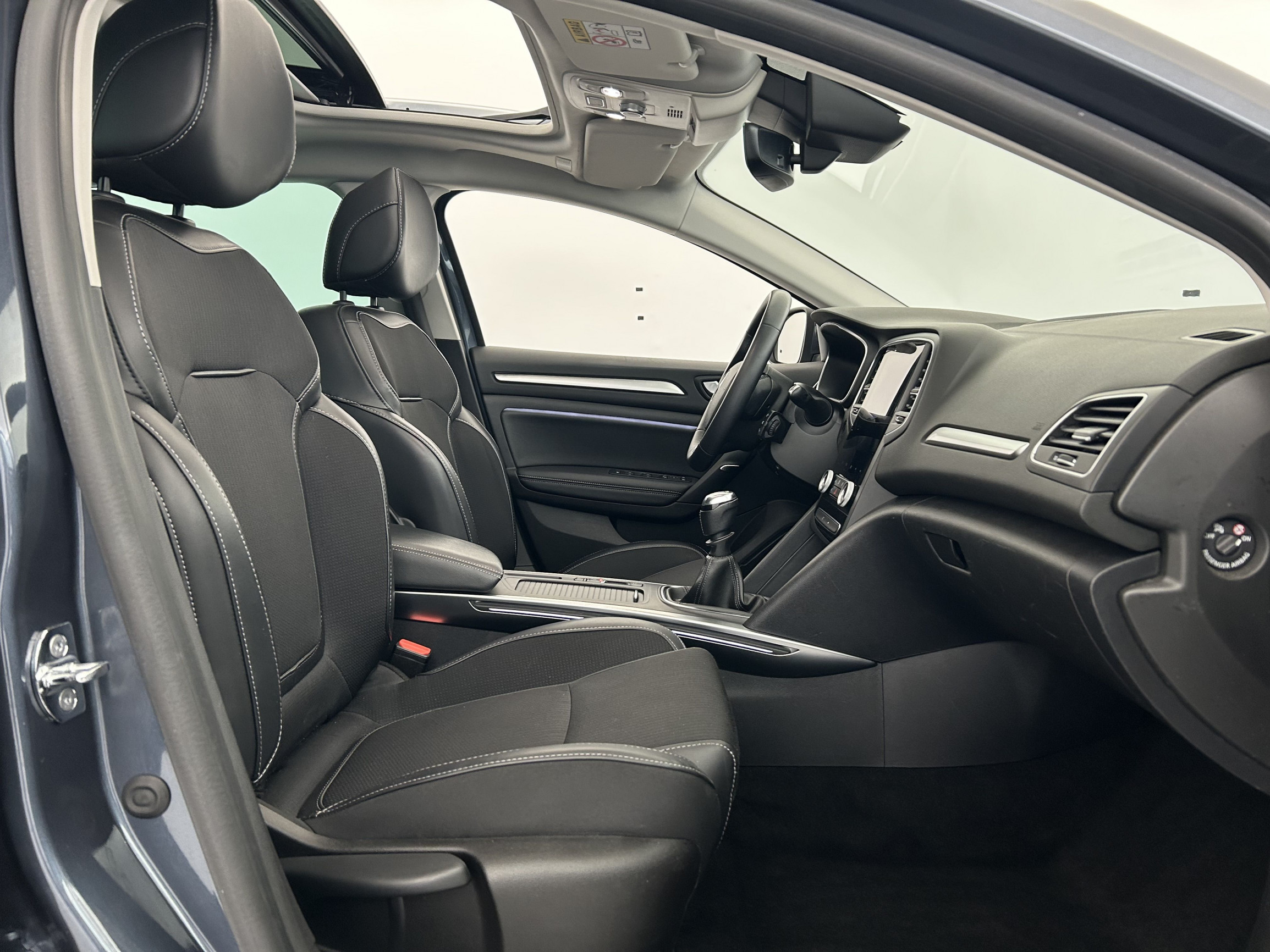 Vente en ligne Renault Megane 4 Estate  TCe 140 au prix de 16 990 €