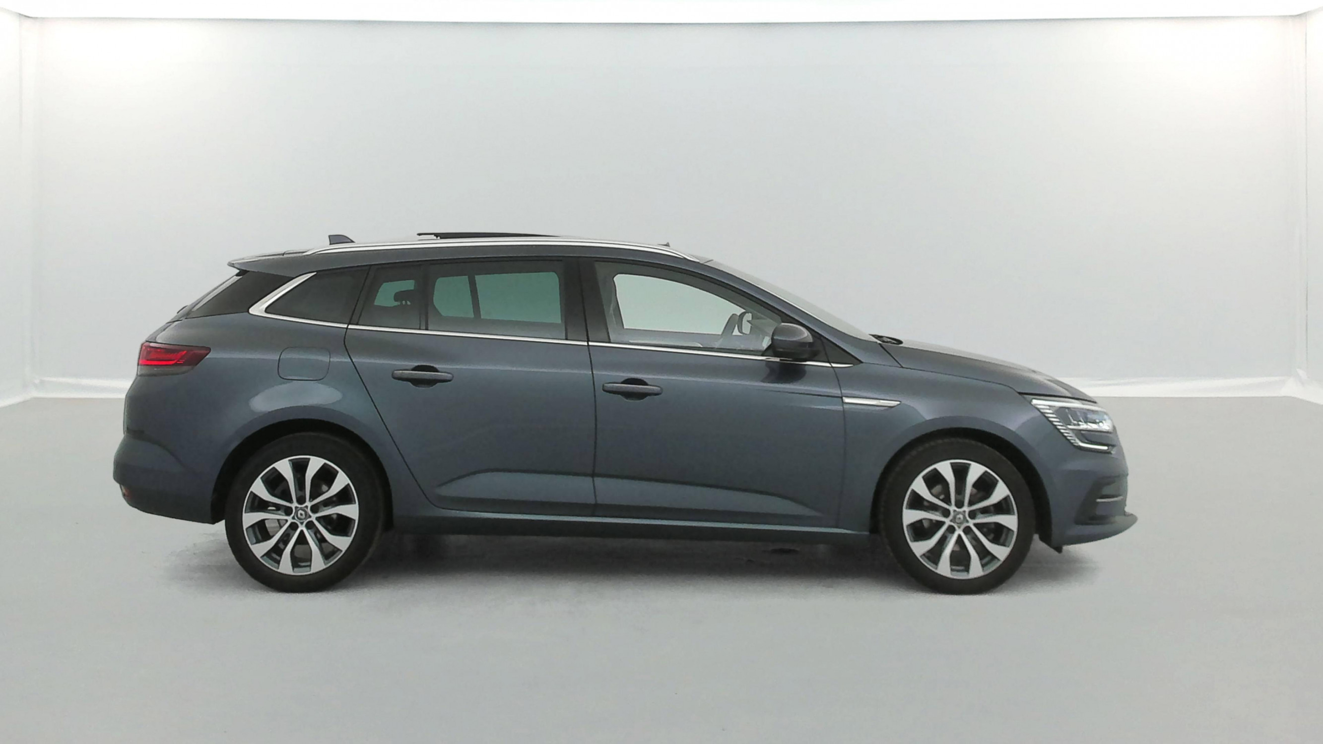Vente en ligne Renault Megane 4 Estate  TCe 140 au prix de 16 990 €