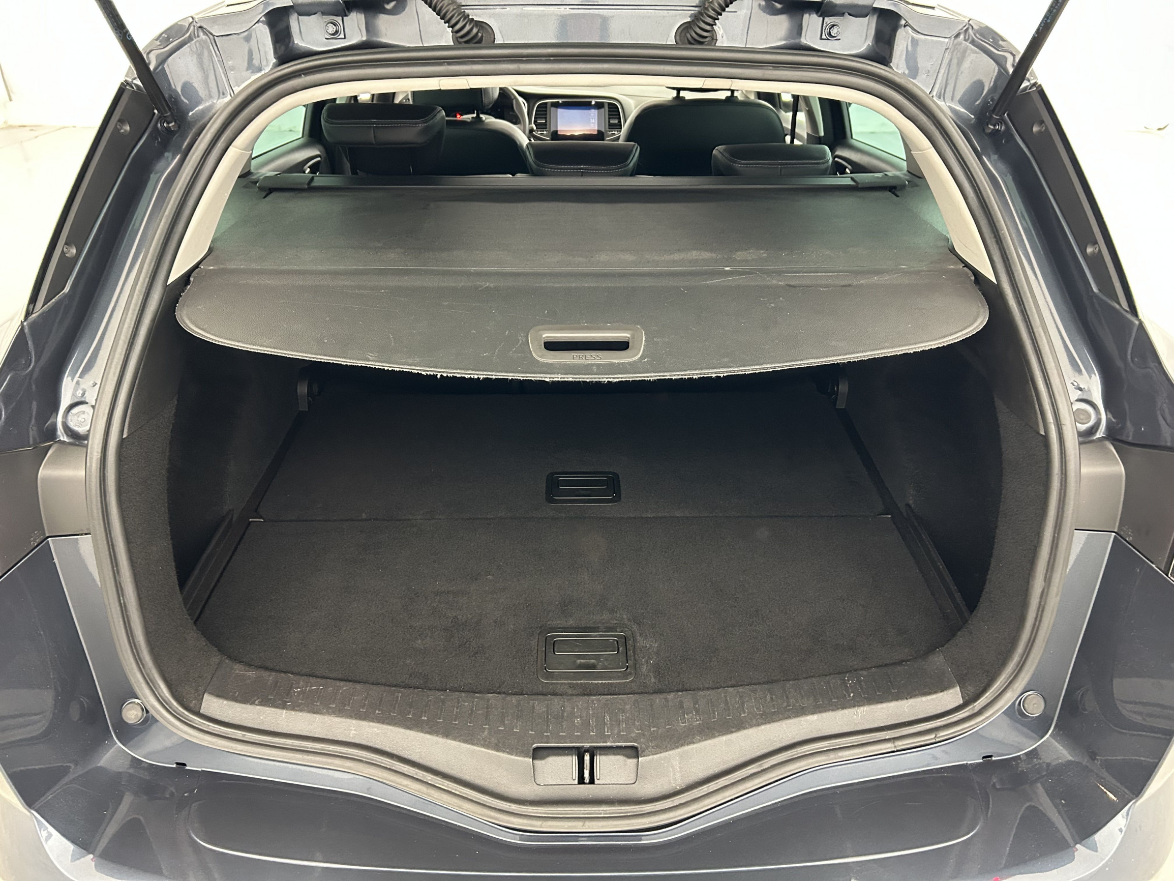 Vente en ligne Renault Megane 4 Estate  TCe 140 au prix de 16 990 €