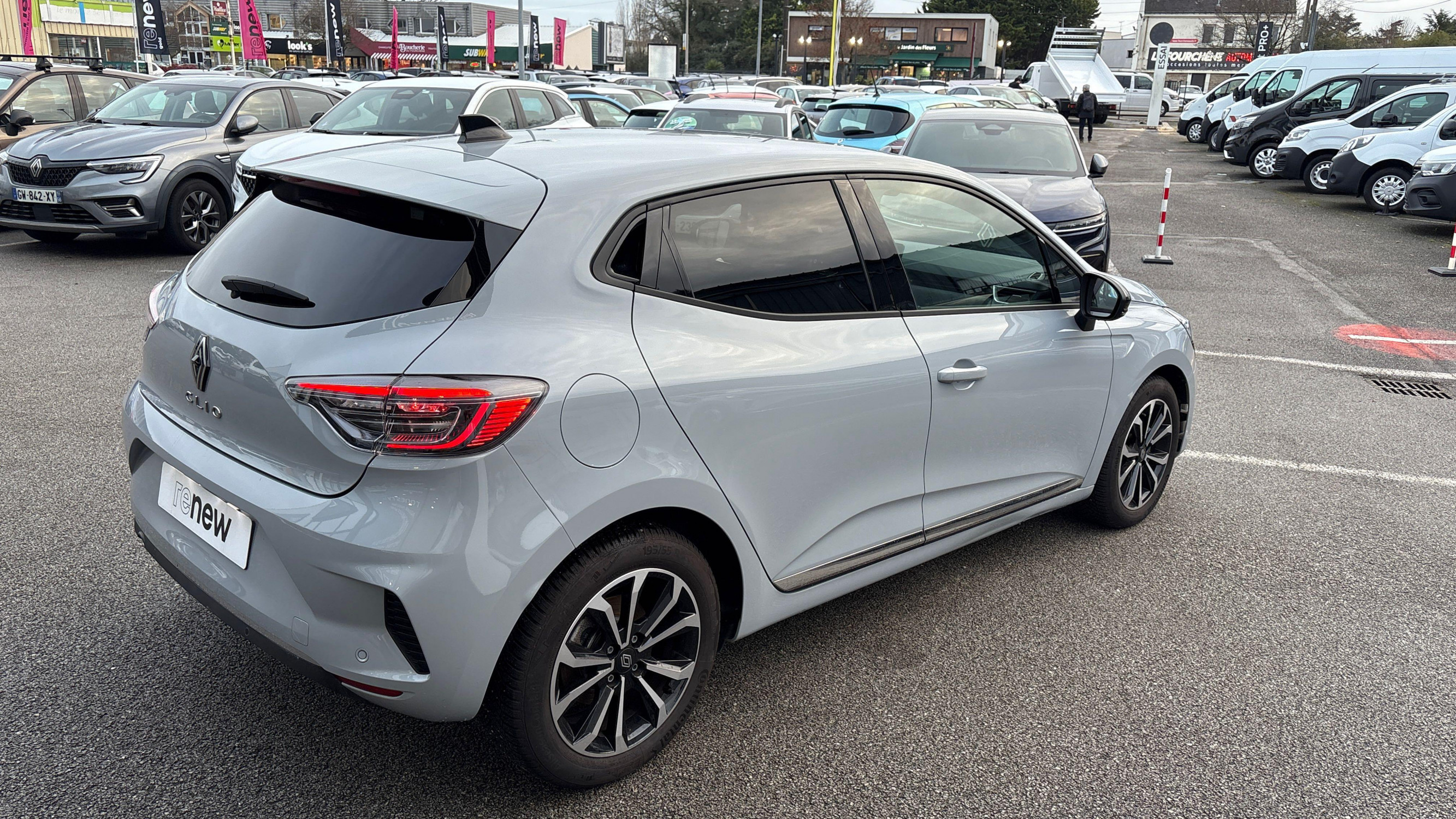 Vente en ligne Renault Clio 5 Clio TCe 90 au prix de 18 990 €