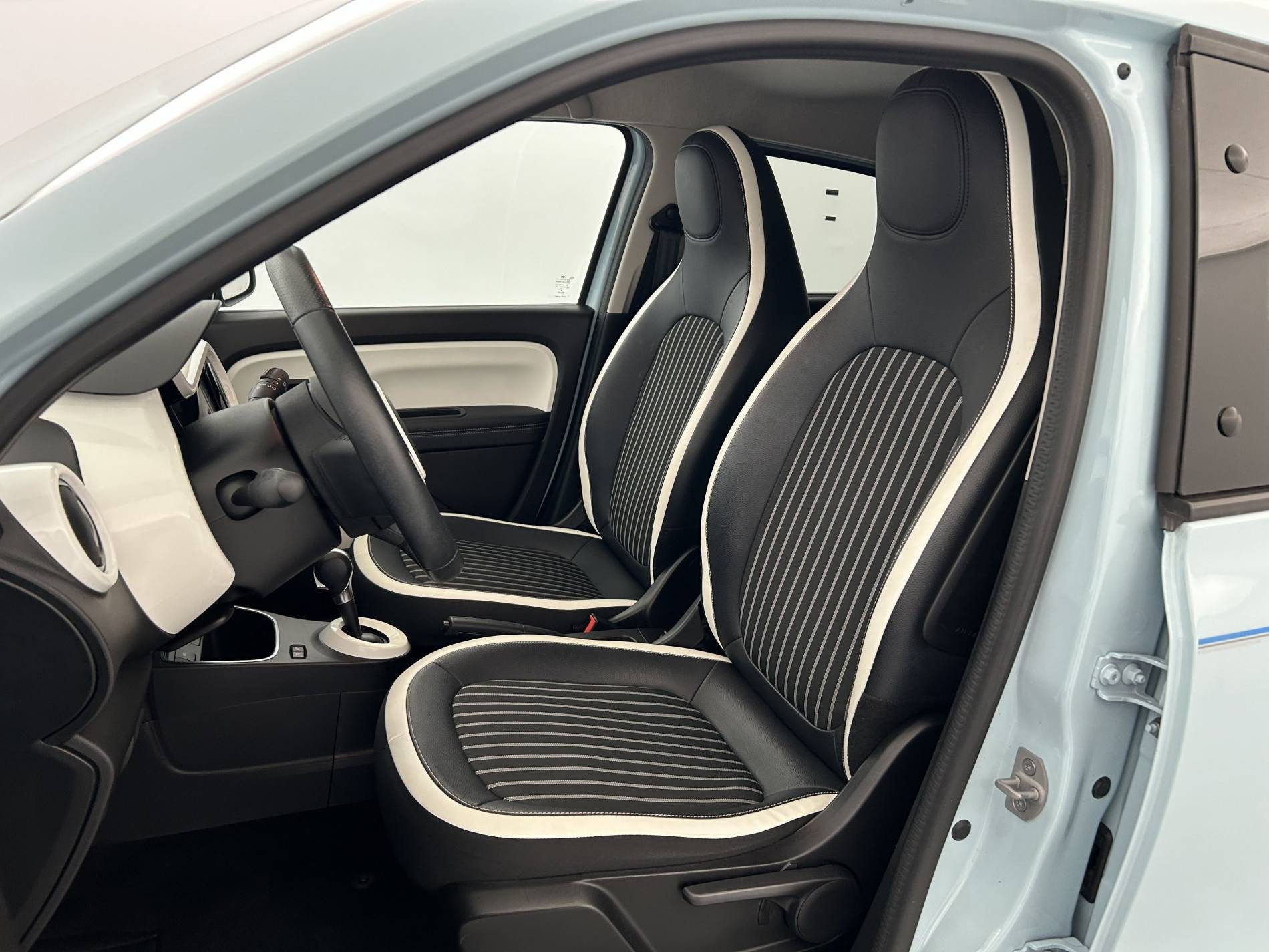 Vente en ligne Renault Twingo Electrique Twingo III E-Tech au prix de 12 190 €