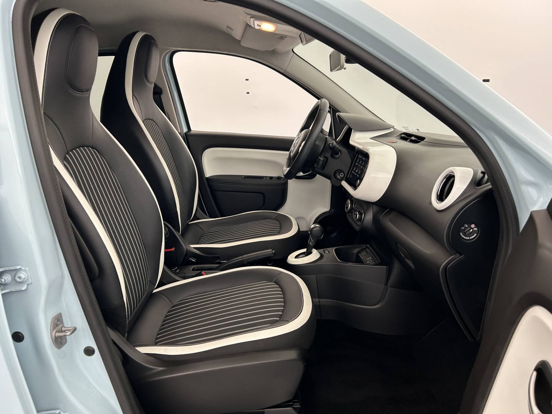 Vente en ligne Renault Twingo Electrique Twingo III E-Tech au prix de 12 190 €