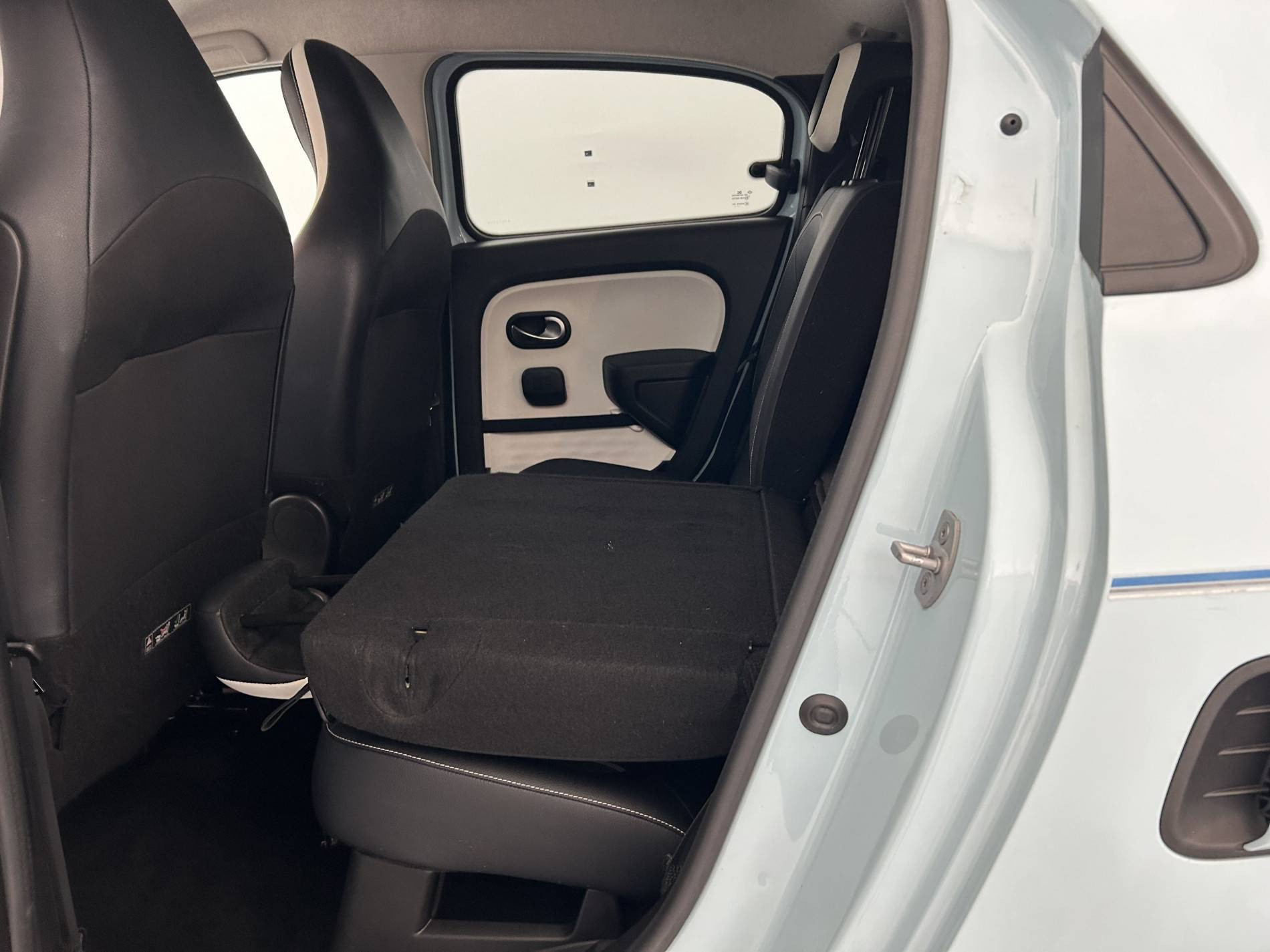 Vente en ligne Renault Twingo Electrique Twingo III E-Tech au prix de 12 190 €