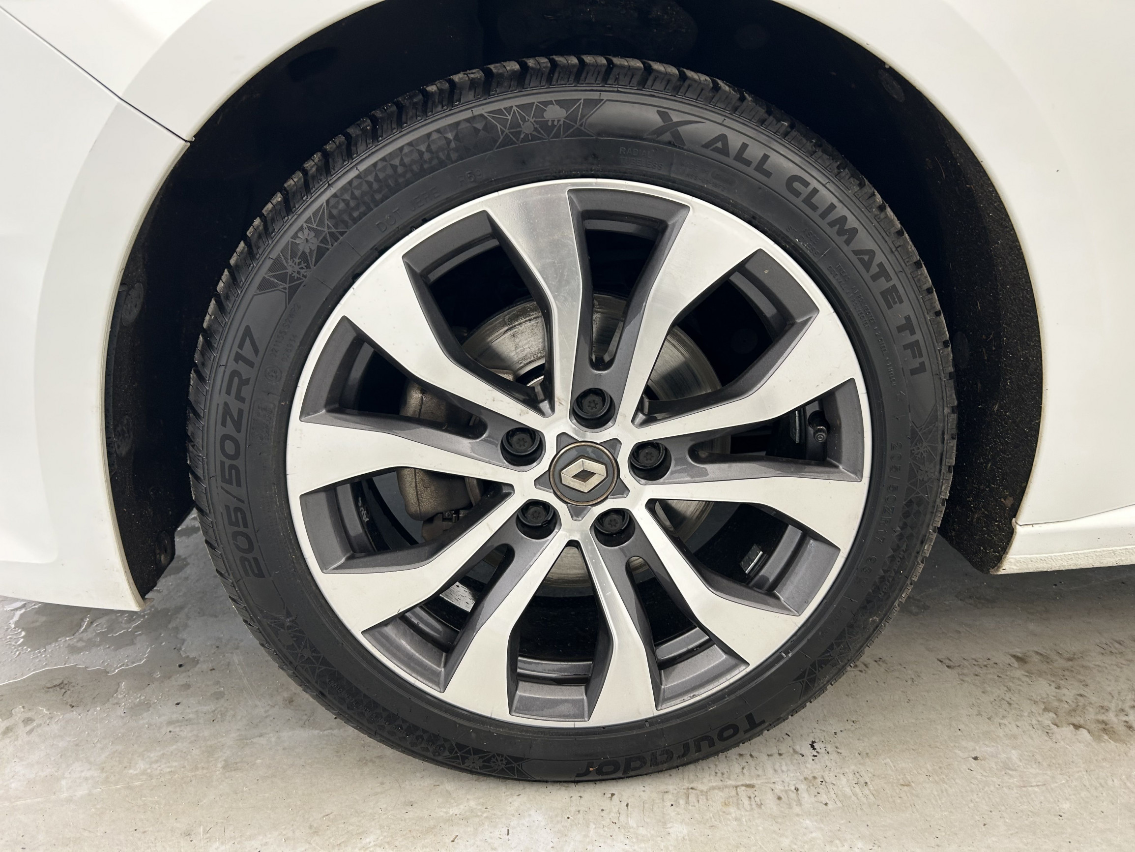 Vente en ligne Renault Megane 4 Estate  Blue dCi 115 EDC au prix de 22 290 €