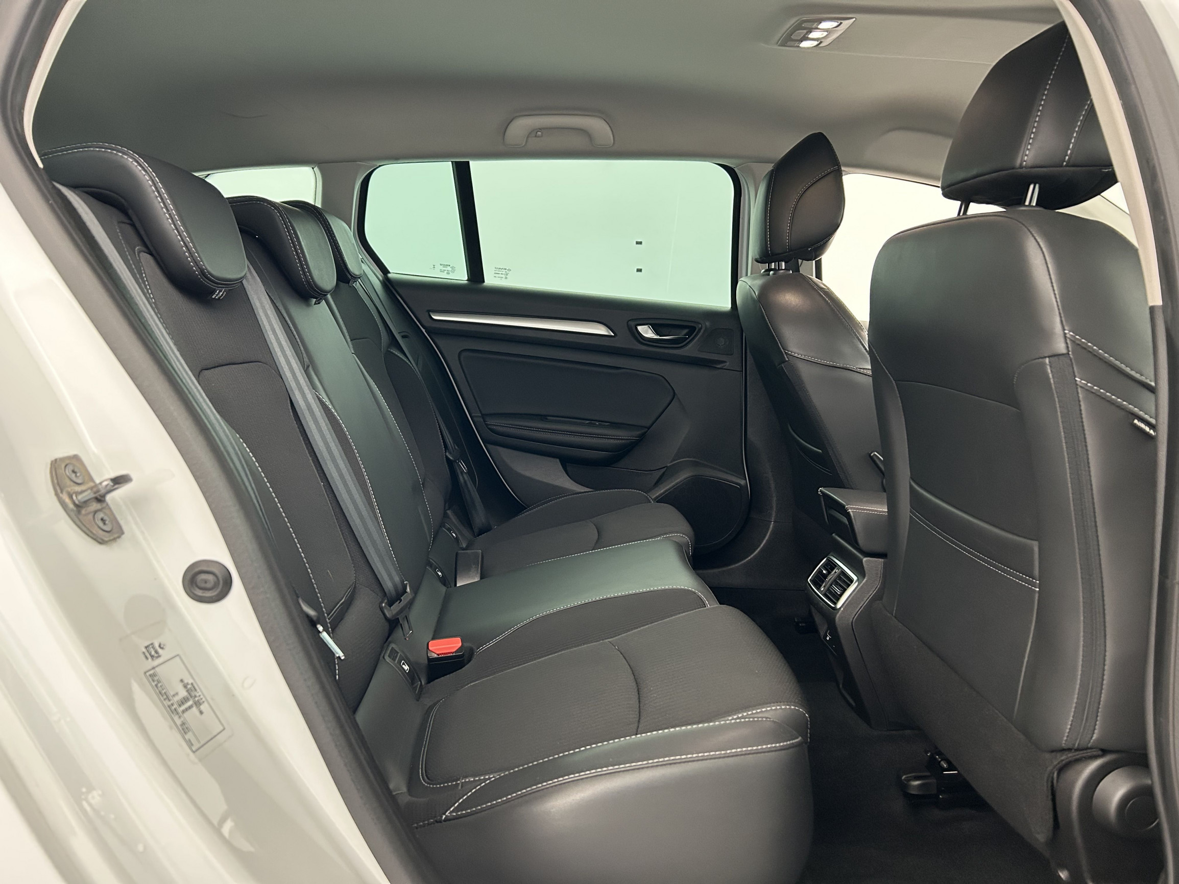 Vente en ligne Renault Megane 4 Estate  Blue dCi 115 EDC au prix de 22 290 €