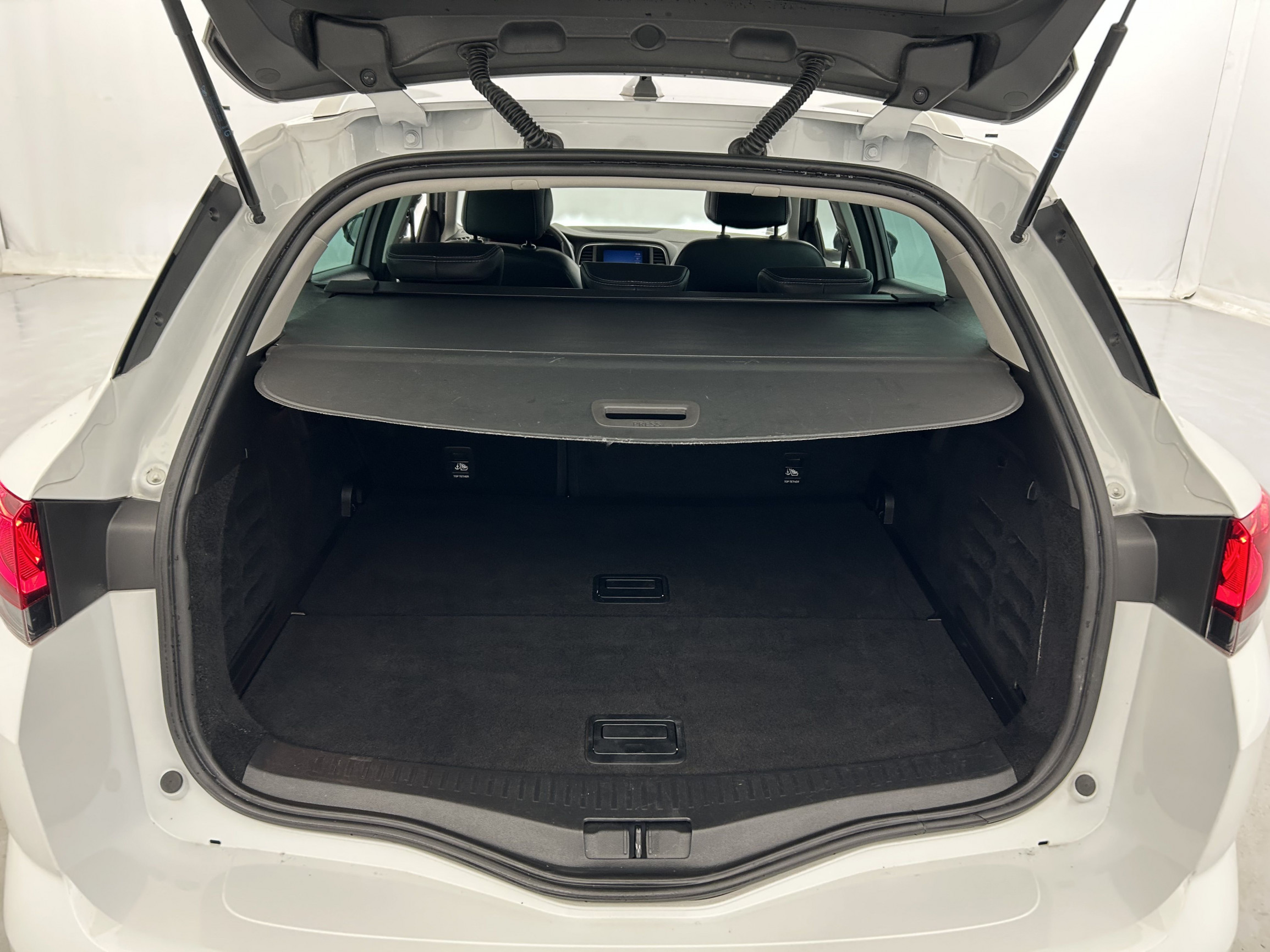 Vente en ligne Renault Megane 4 Estate  Blue dCi 115 EDC au prix de 22 290 €