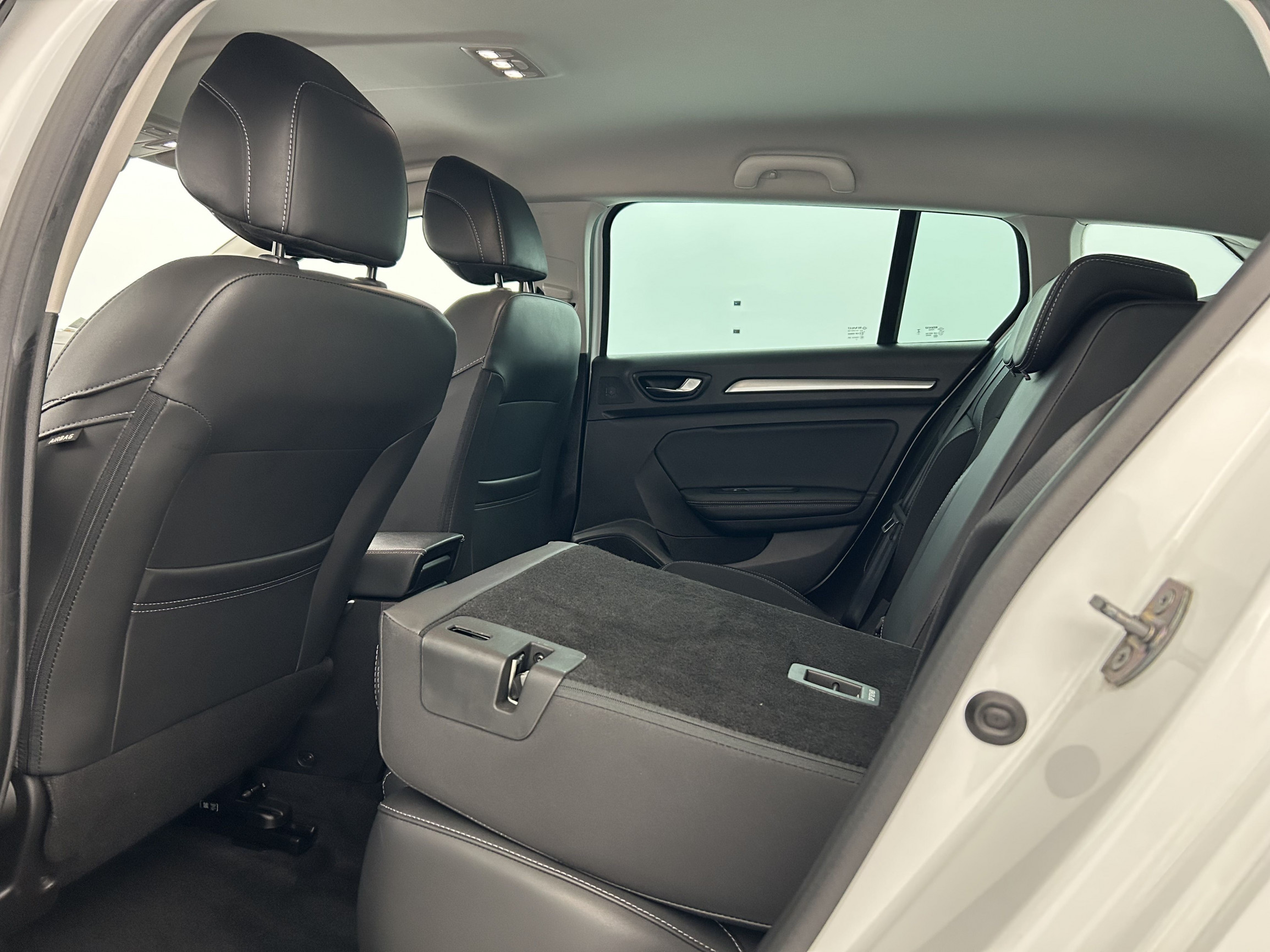 Vente en ligne Renault Megane 4 Estate  Blue dCi 115 EDC au prix de 22 290 €