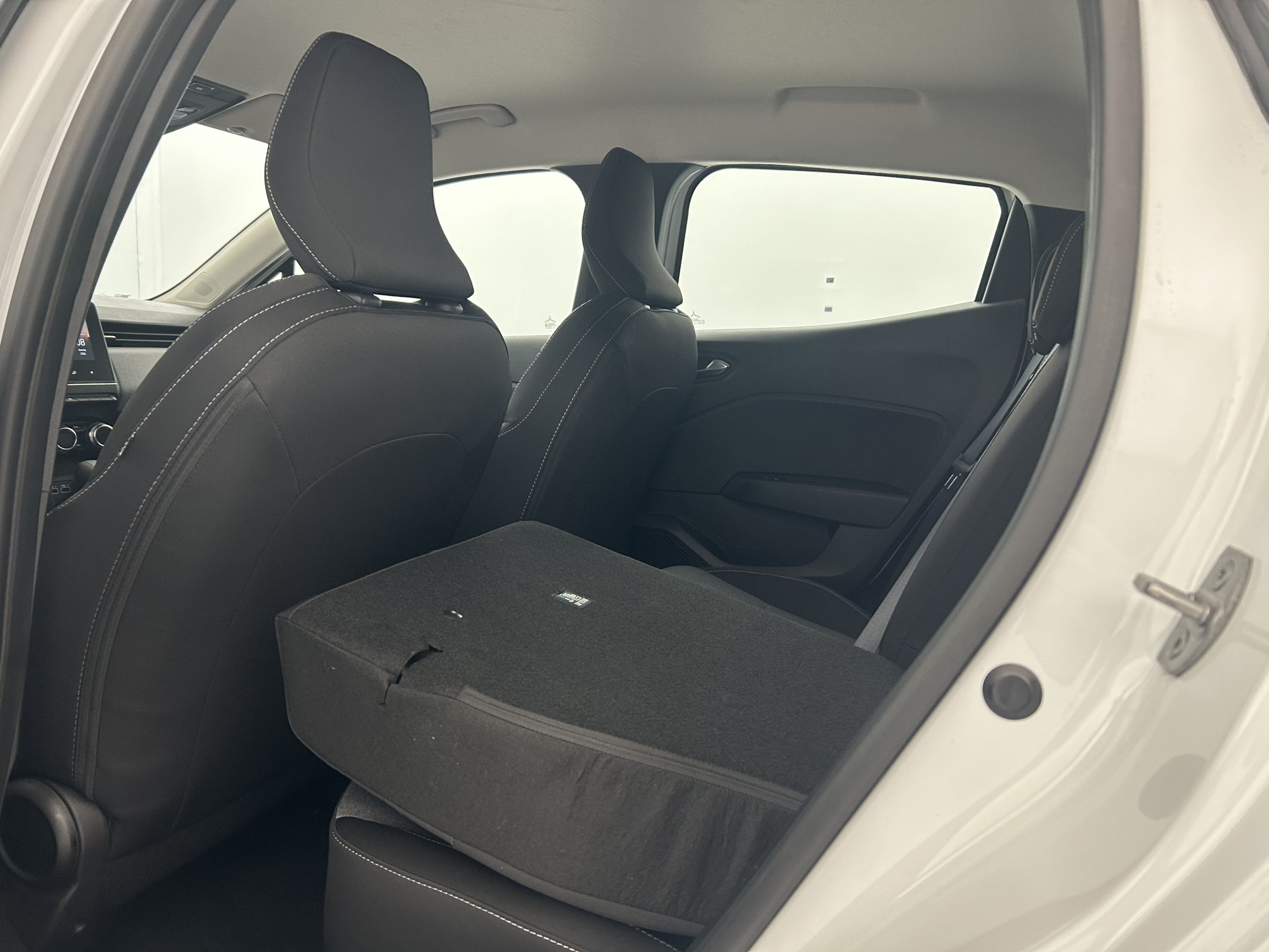 Vente en ligne Renault Clio 5 Clio E-Tech full hybrid 145 ch GSR2 au prix de 20 790 €