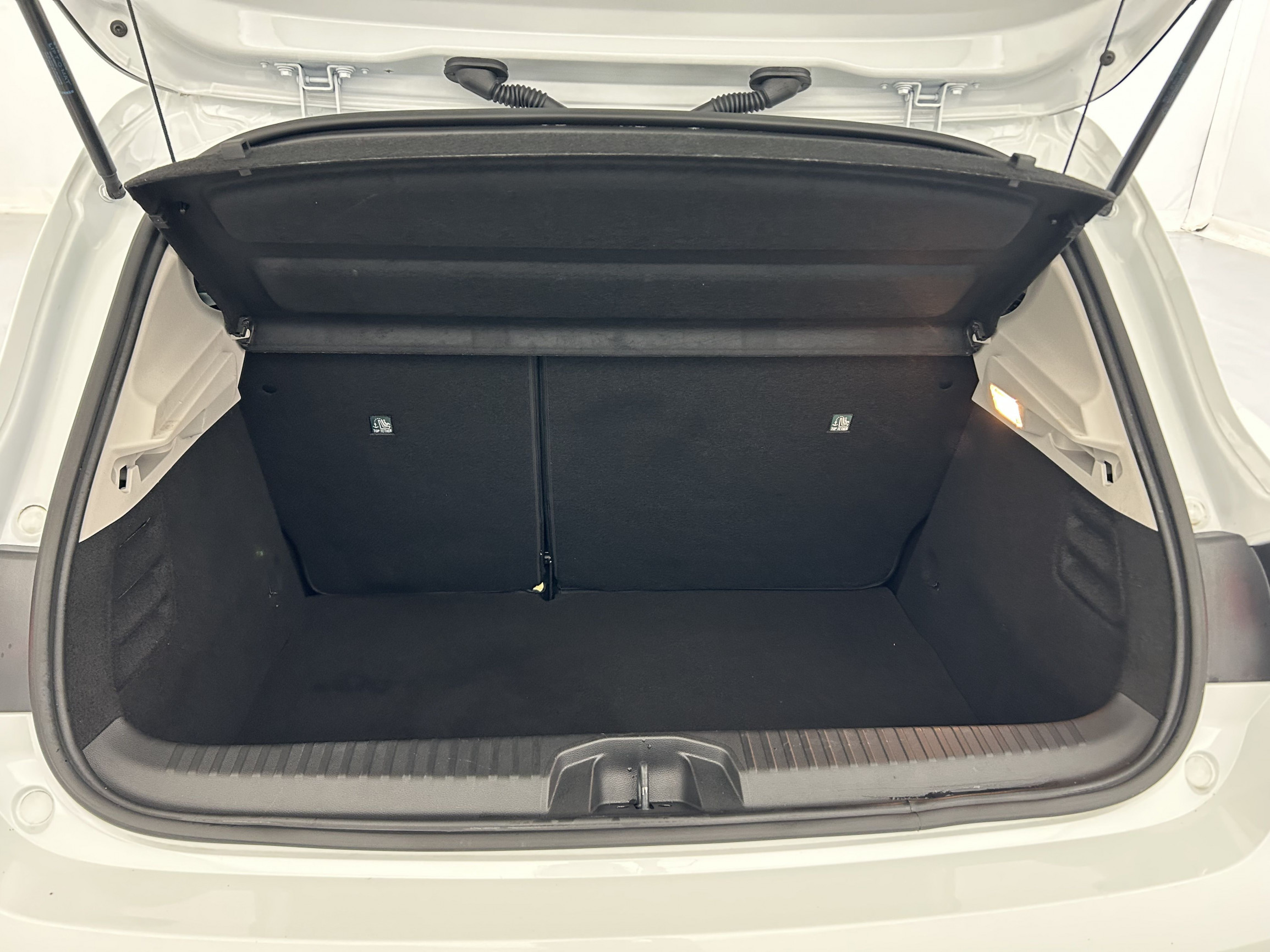 Vente en ligne Renault Clio 5 Clio E-Tech 140 - 21N au prix de 15 990 €