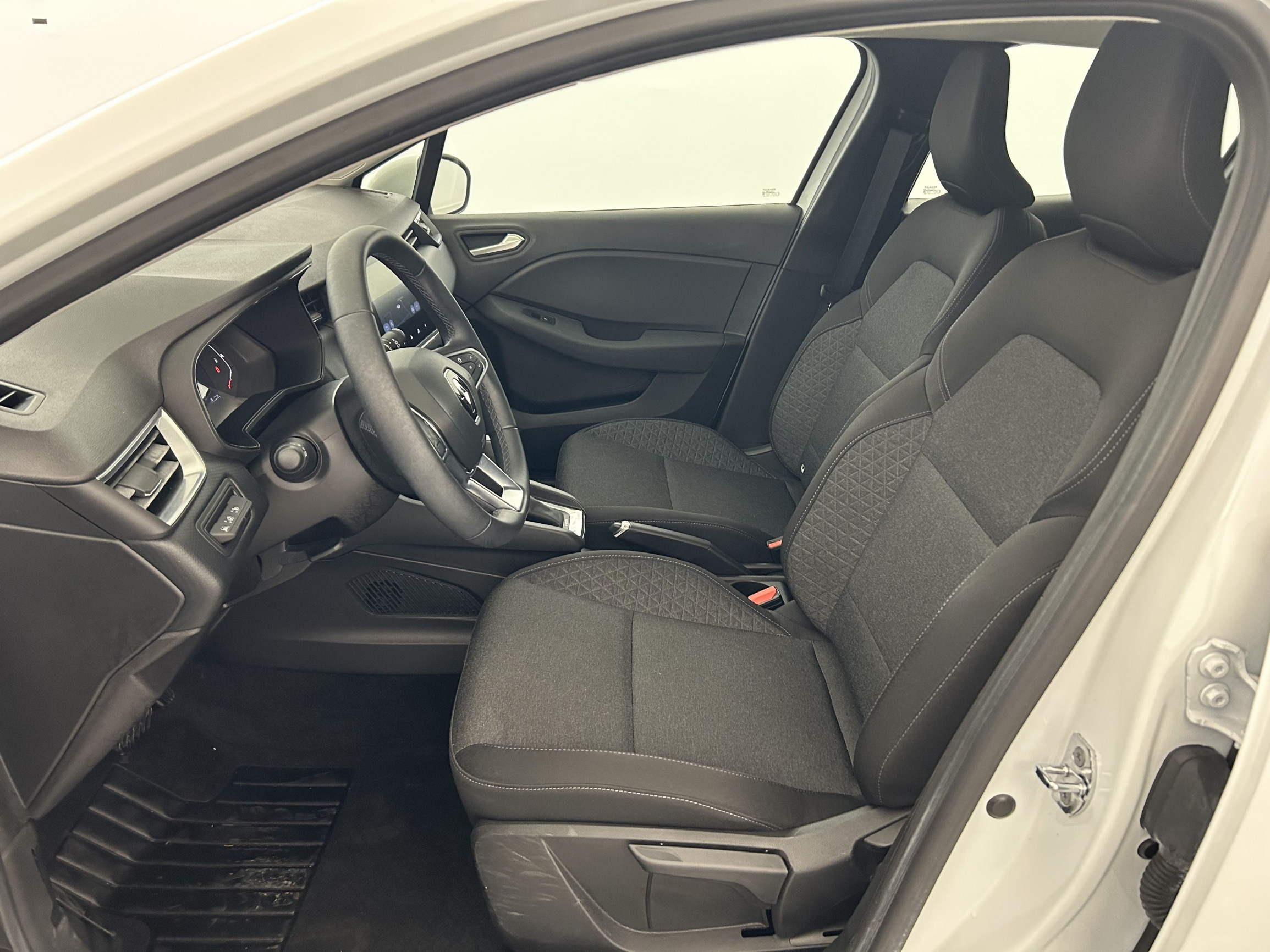 Vente en ligne Renault Clio 5 Clio E-Tech 140 - 21N au prix de 15 990 €