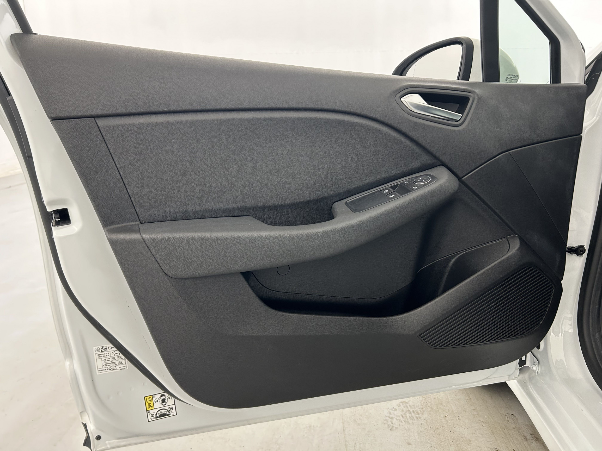 Vente en ligne Renault Clio 5 Clio E-Tech 140 - 21N au prix de 15 990 €