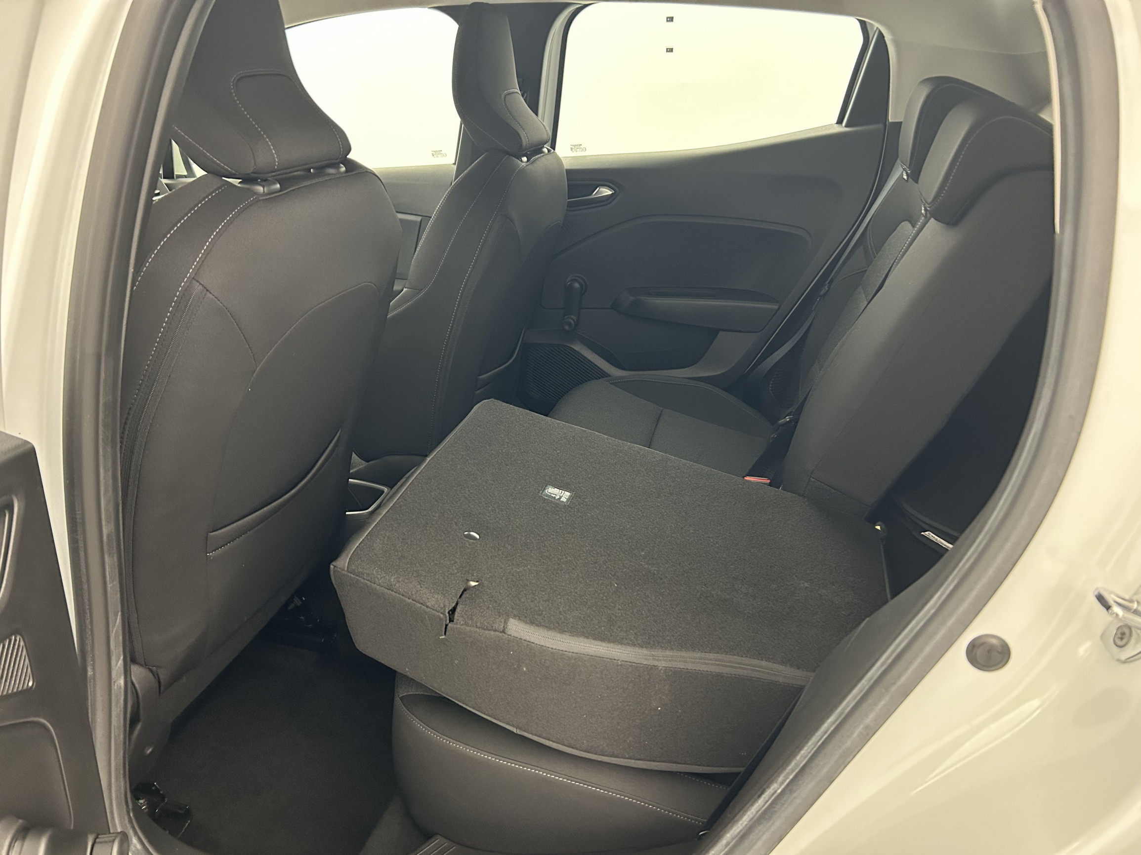 Vente en ligne Renault Clio 5 Clio E-Tech 140 - 21N au prix de 15 990 €