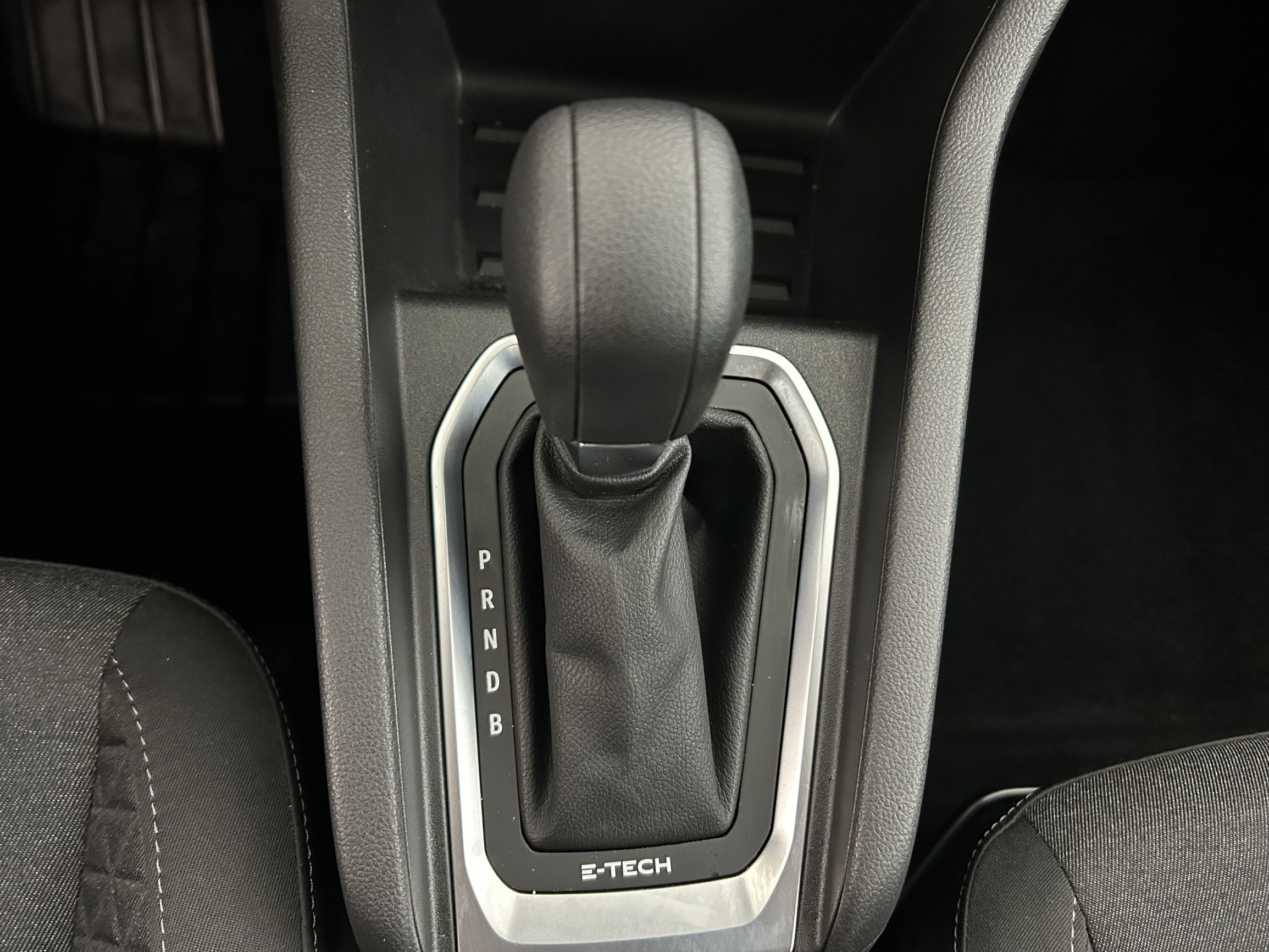 Vente en ligne Renault Clio 5 Clio E-Tech 140 - 21N au prix de 15 990 €